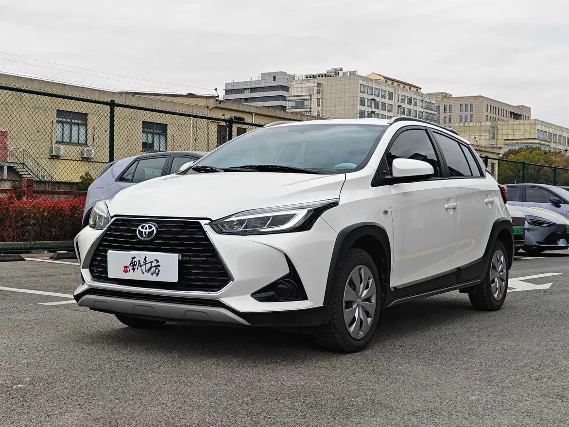Toyota Yaris L  из Китая