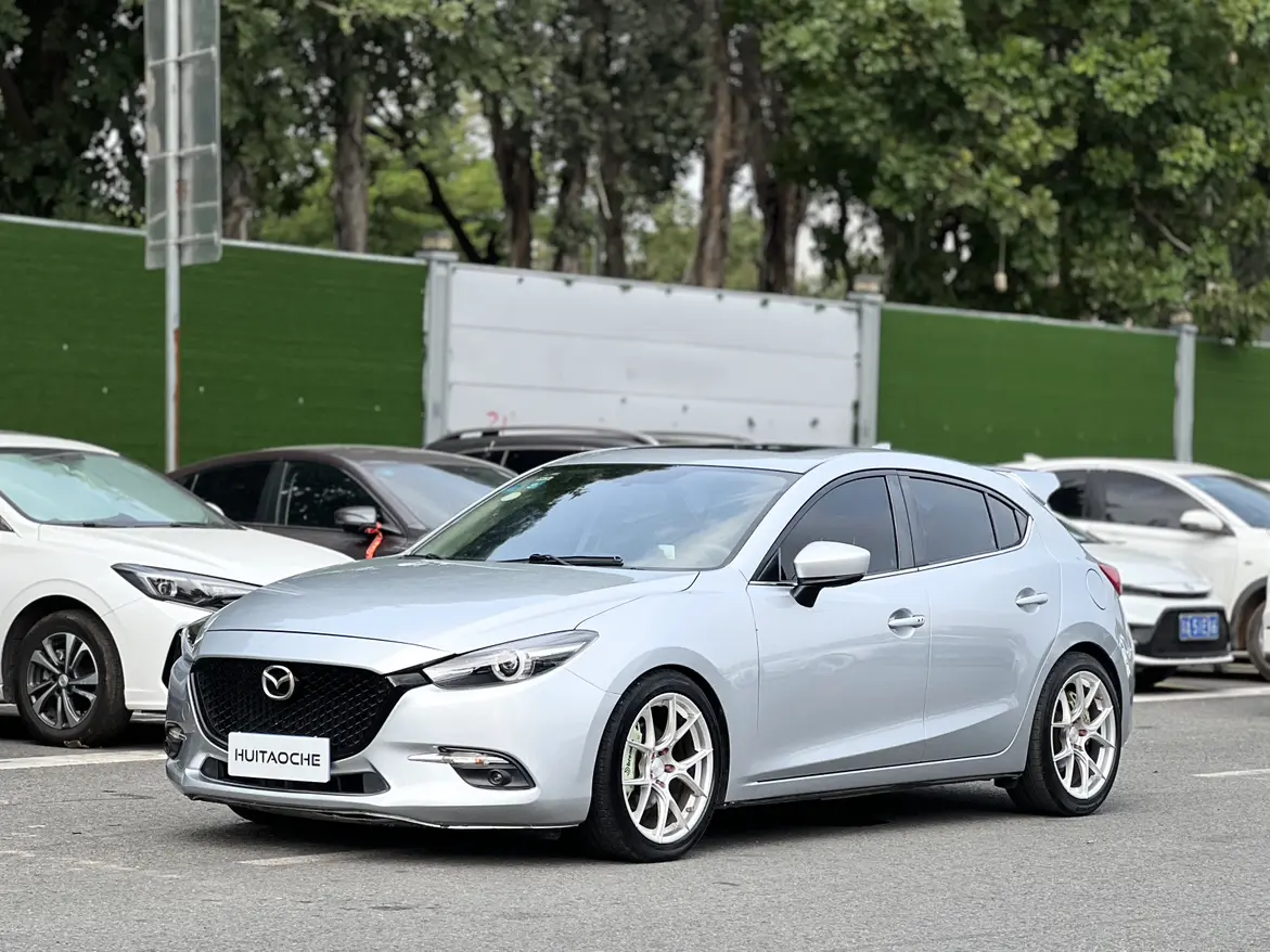 Mazda Axela (Mazda3)  из Китая