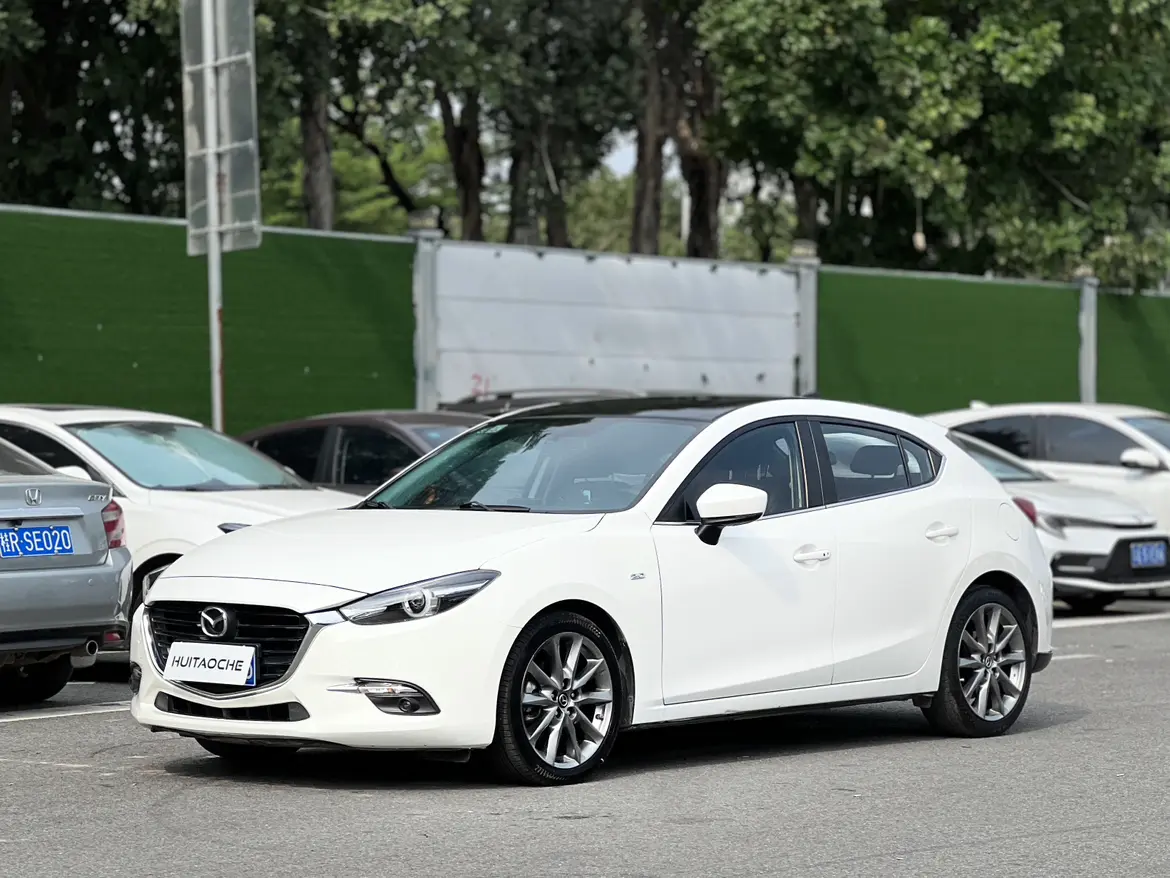 Mazda Axela (Mazda3)  из Китая