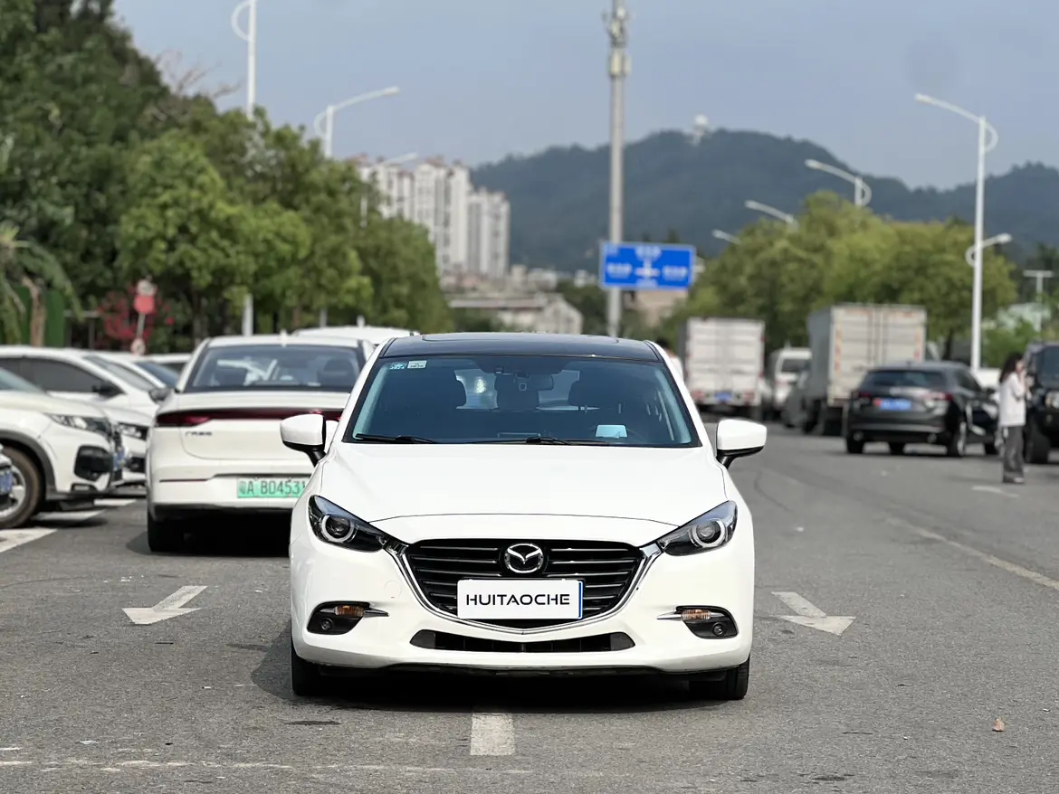 Mazda Axela (Mazda3)  из Китая