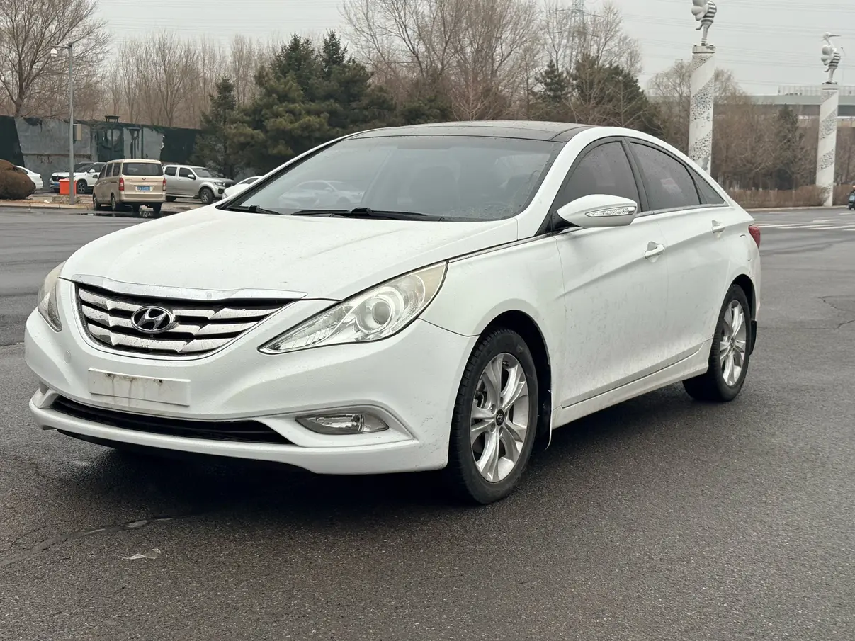 Hyundai Sonata eight