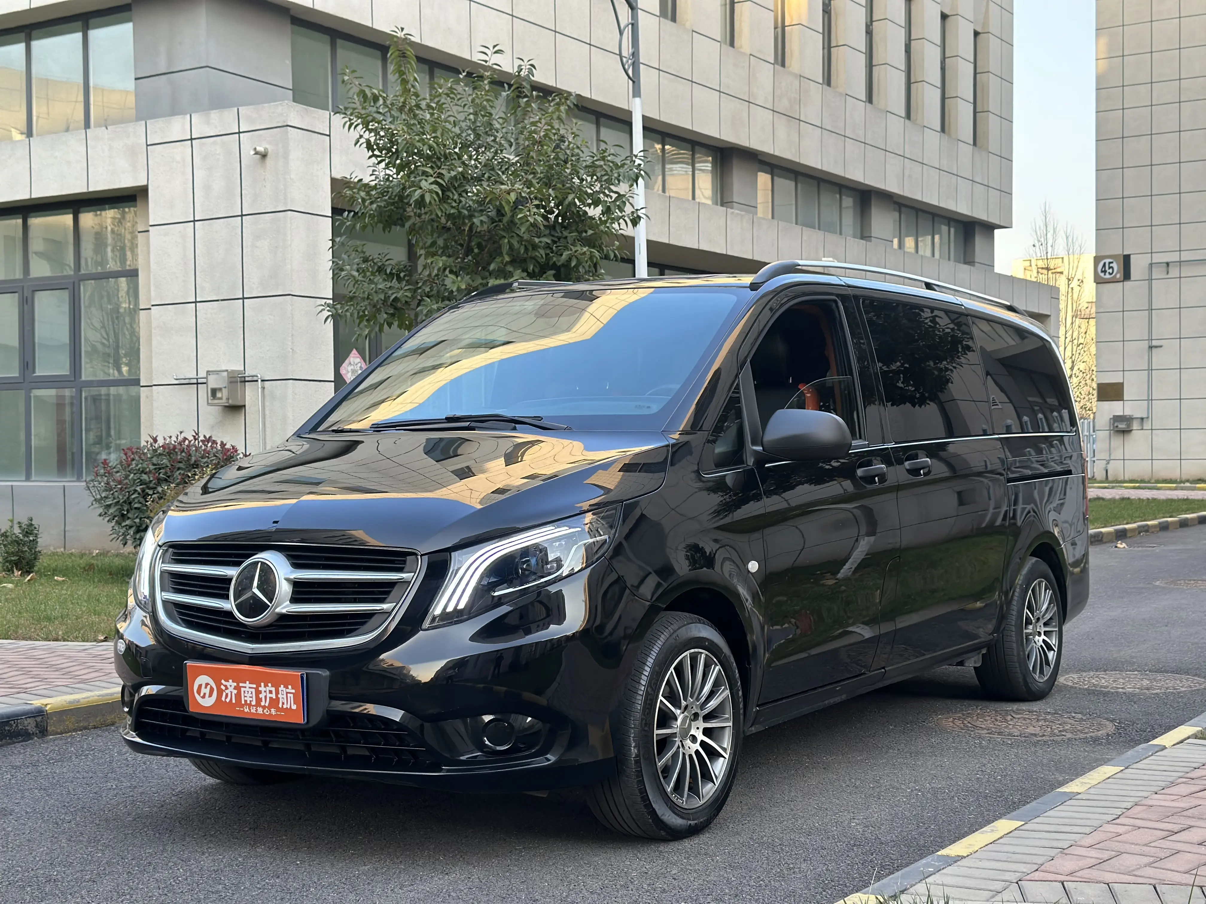 Mercedes-Benz Metris  из Китая
