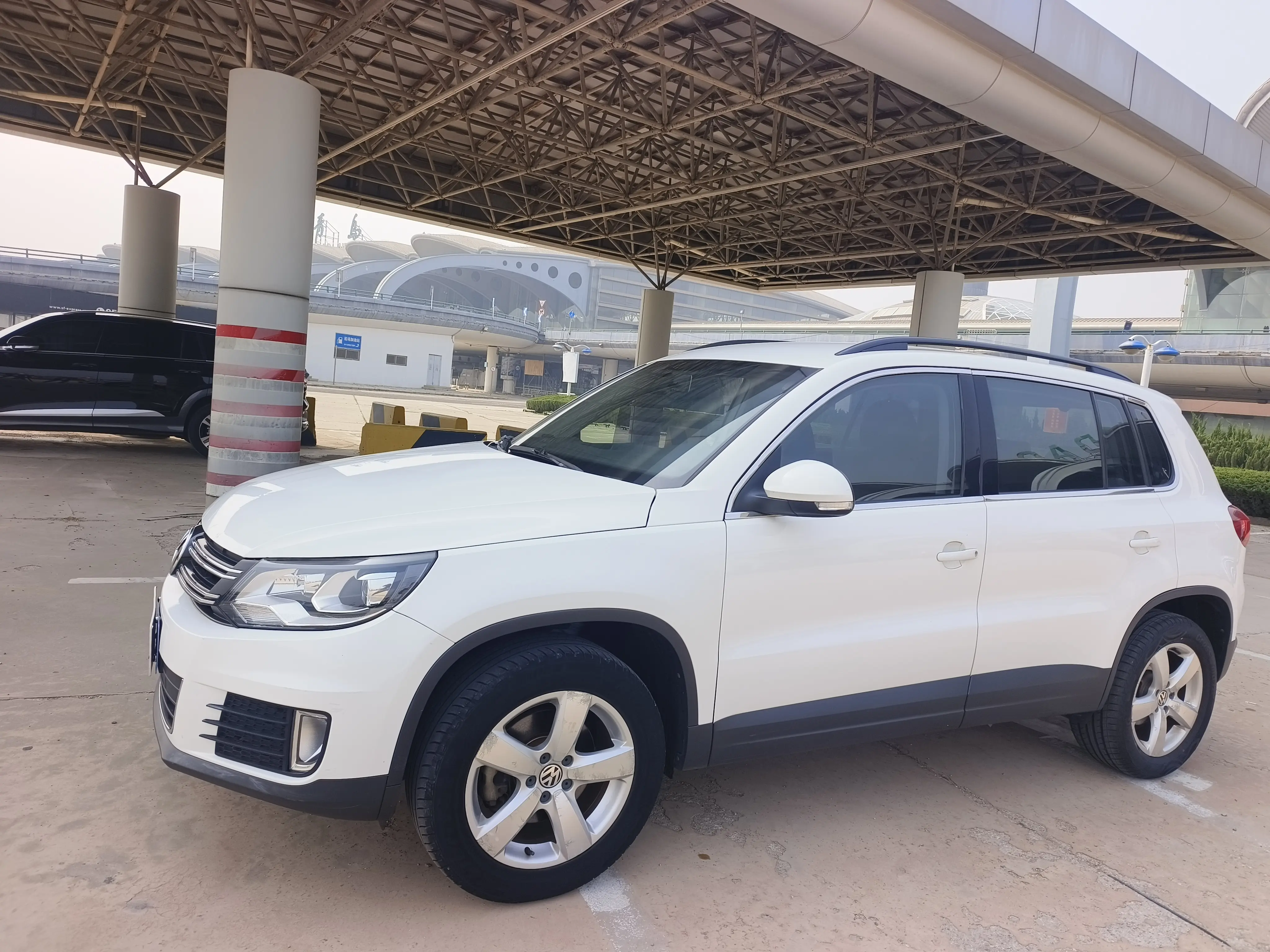 Volkswagen Tiguan (Tharu)