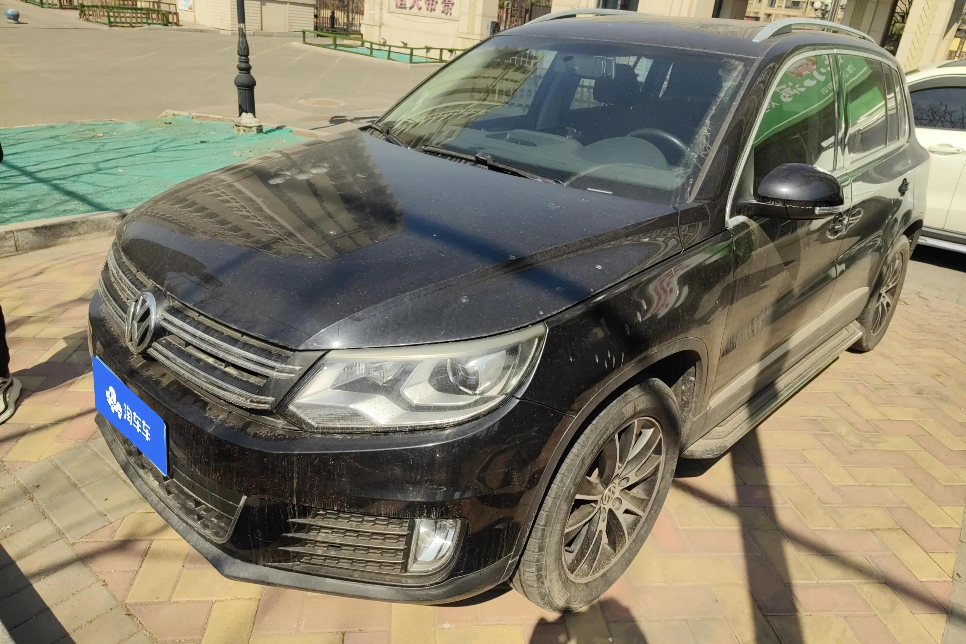 Volkswagen Tiguan (Tharu)