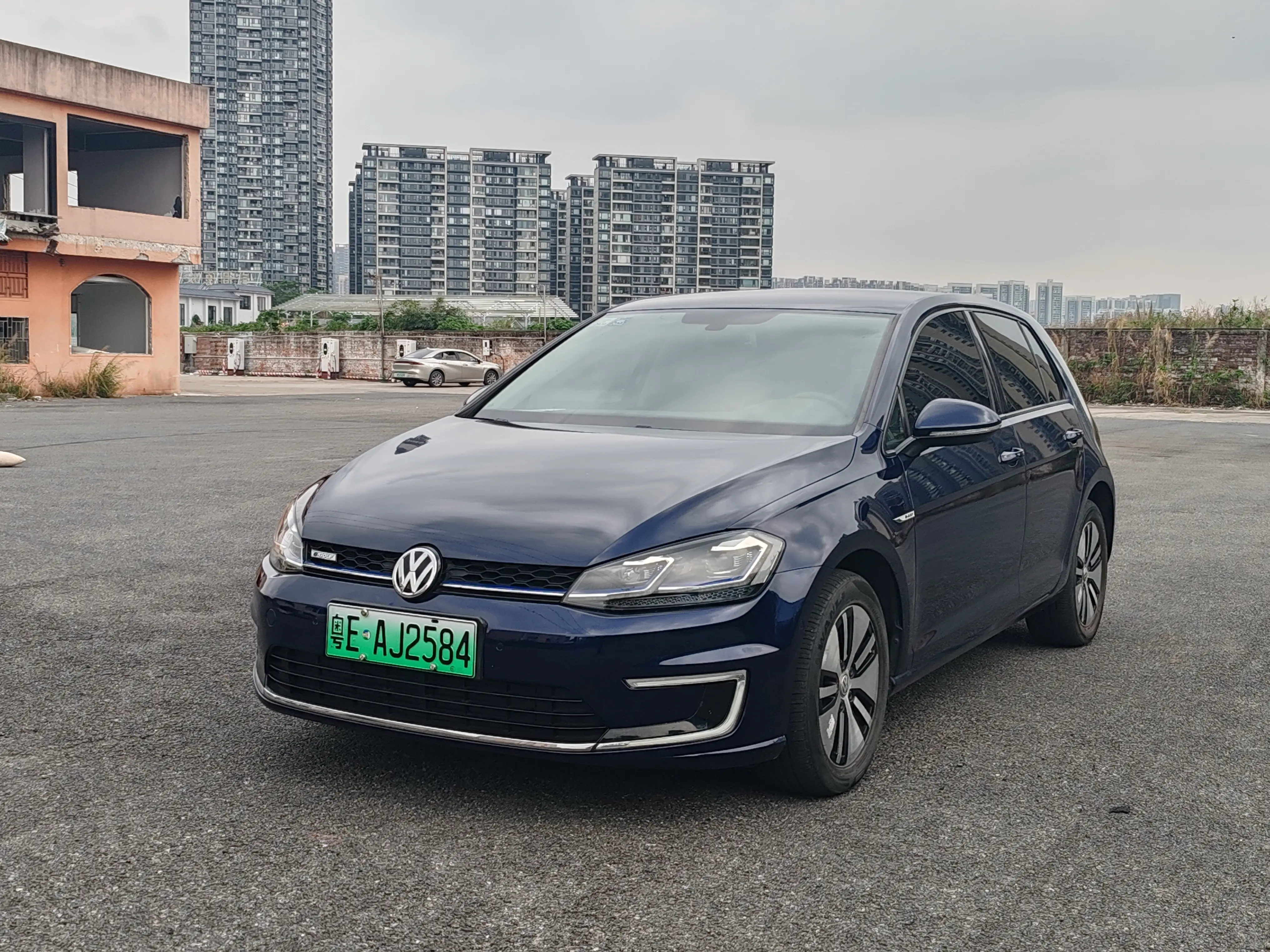 Volkswagen E-Golf  из Китая