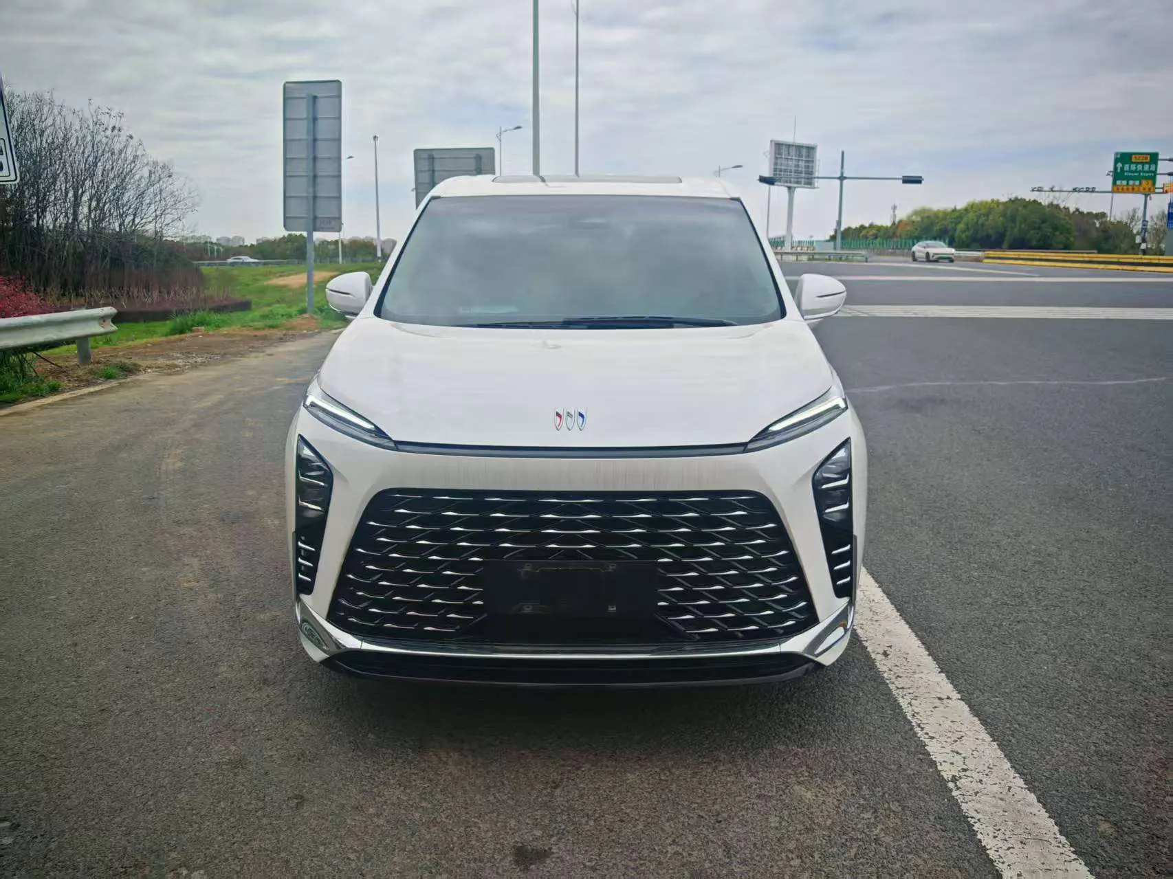 Buick GL8 PHEV  из Китая