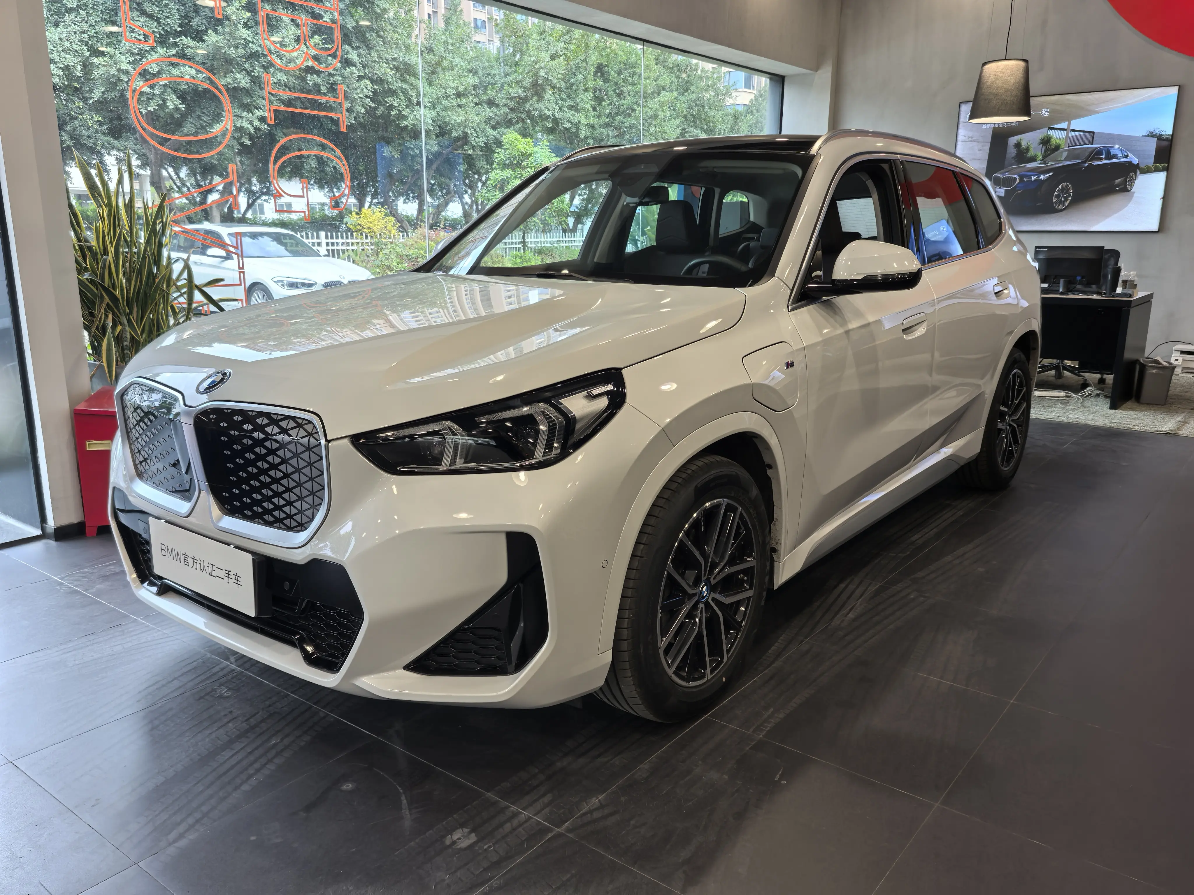 BMW iX1  из Китая
