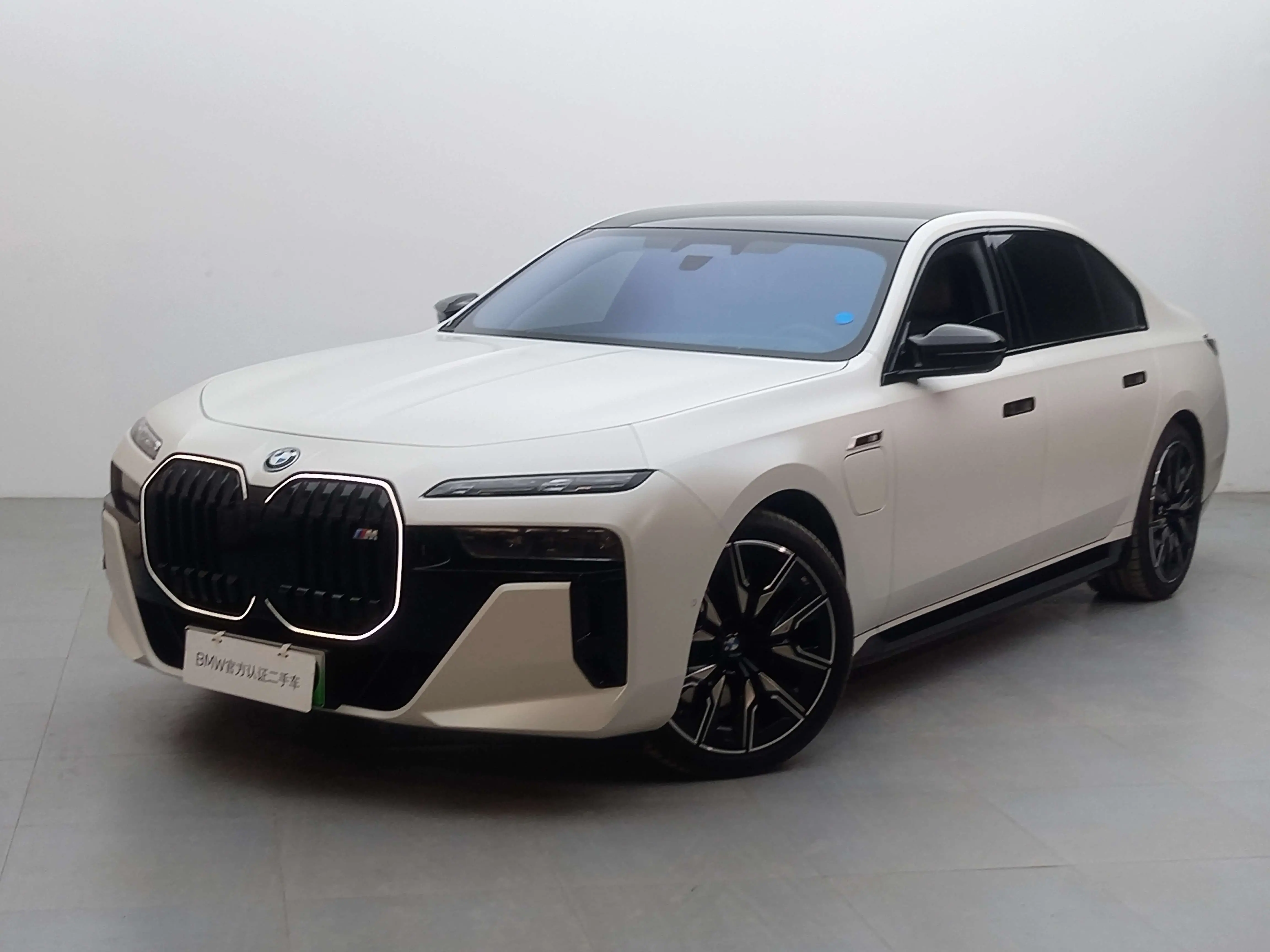BMW i7