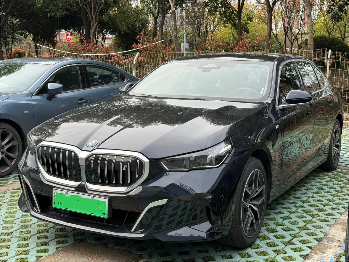 BMW i5
