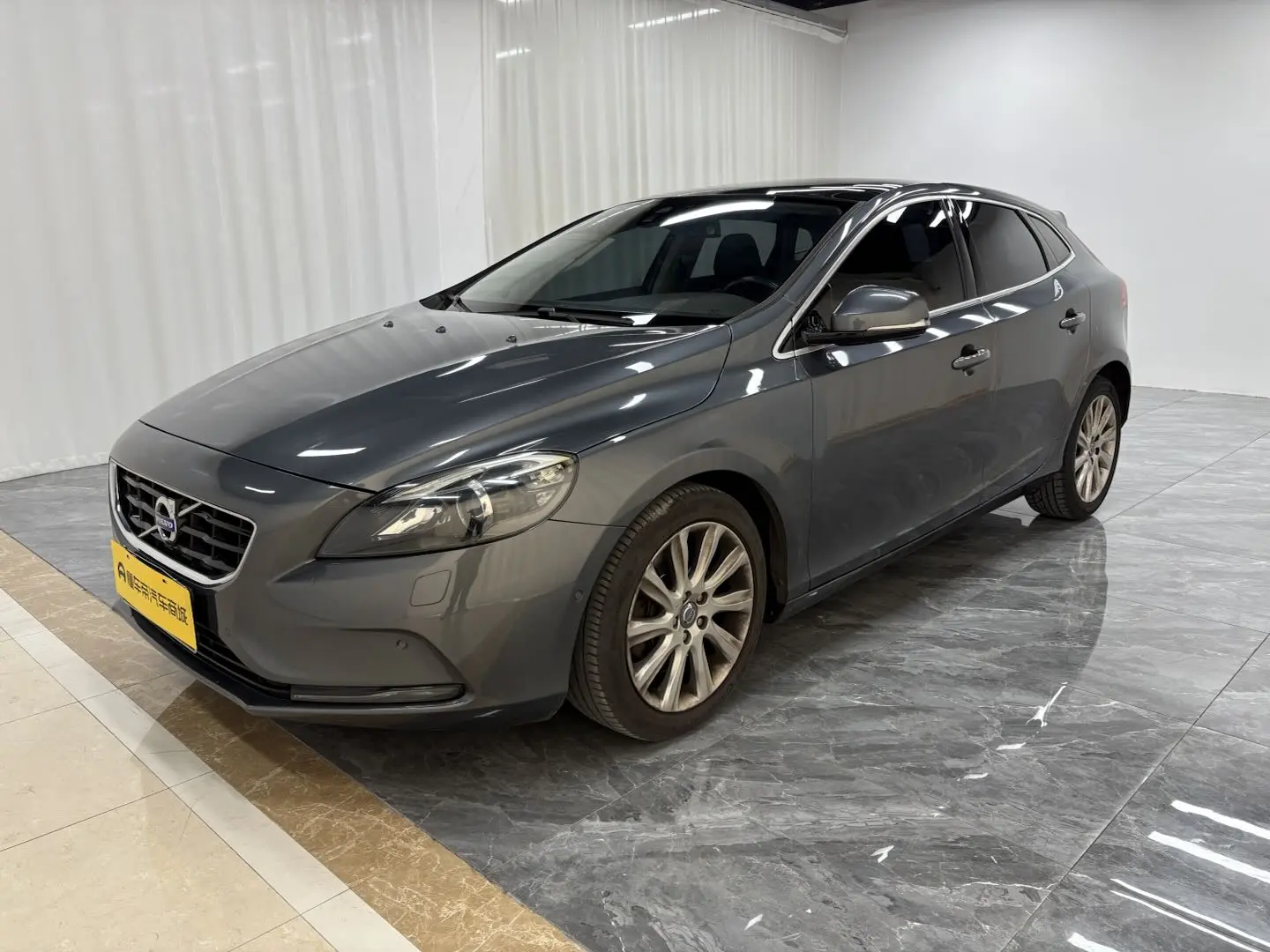 Volvo V40  из Китая