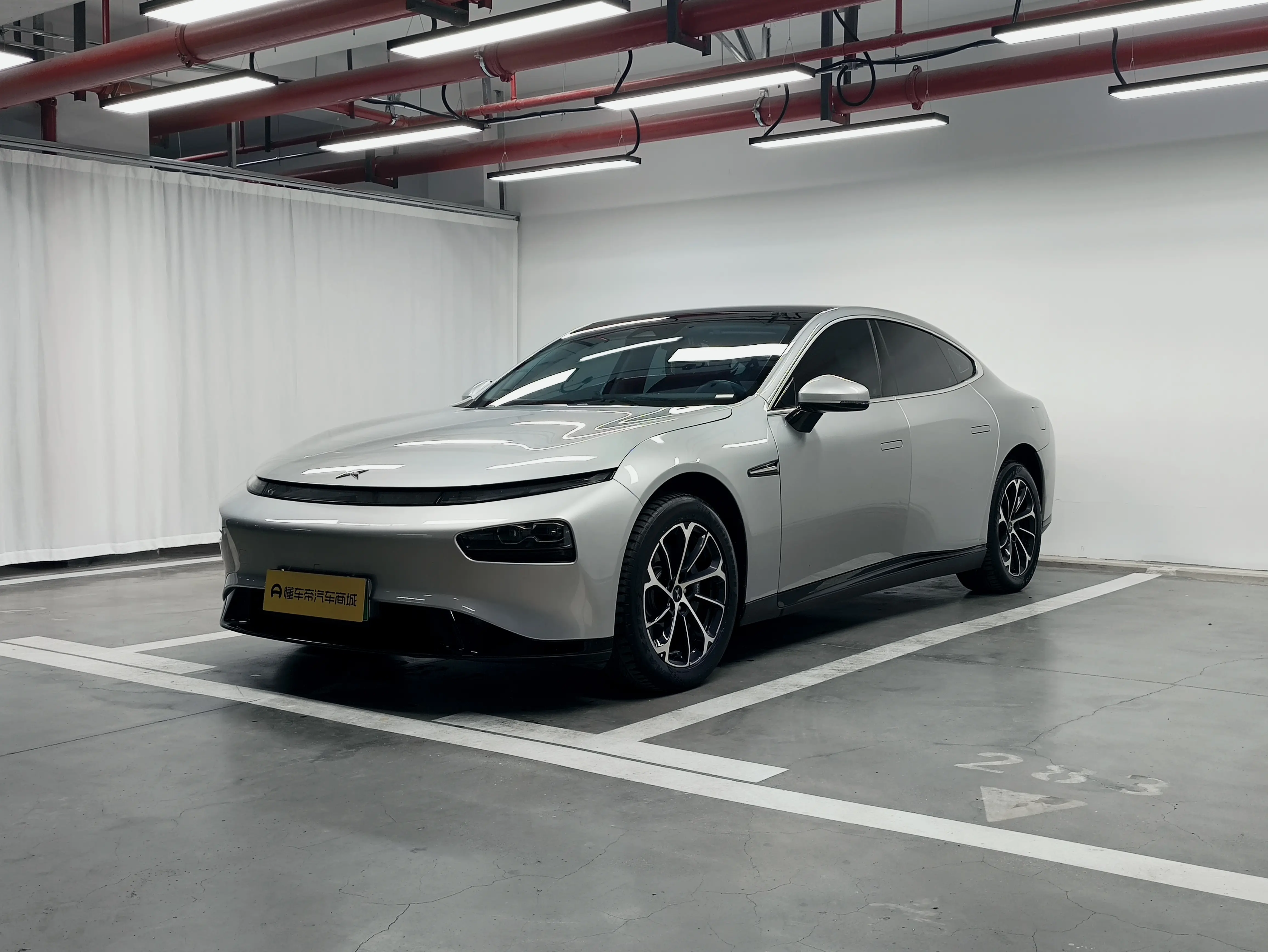 Xpeng P7  из Китая