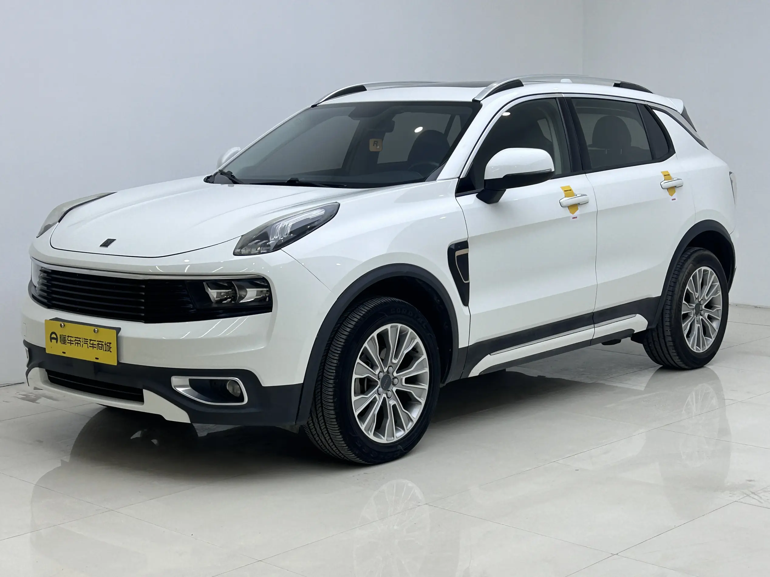 Lynk & Co 01