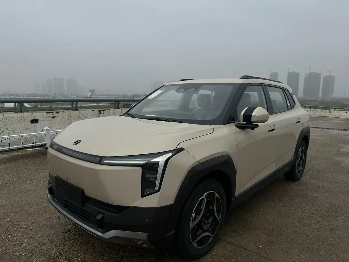 Dongfeng Nano 06  из Китая