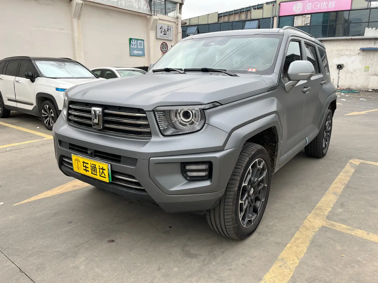 Tank 700Hi4-T
