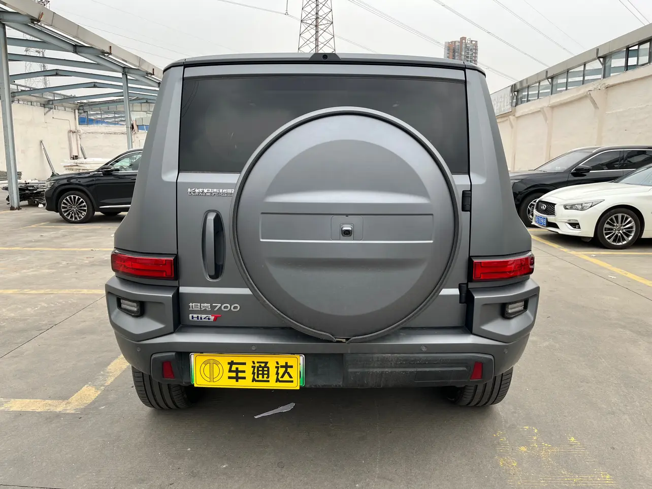 Tank 700Hi4-T