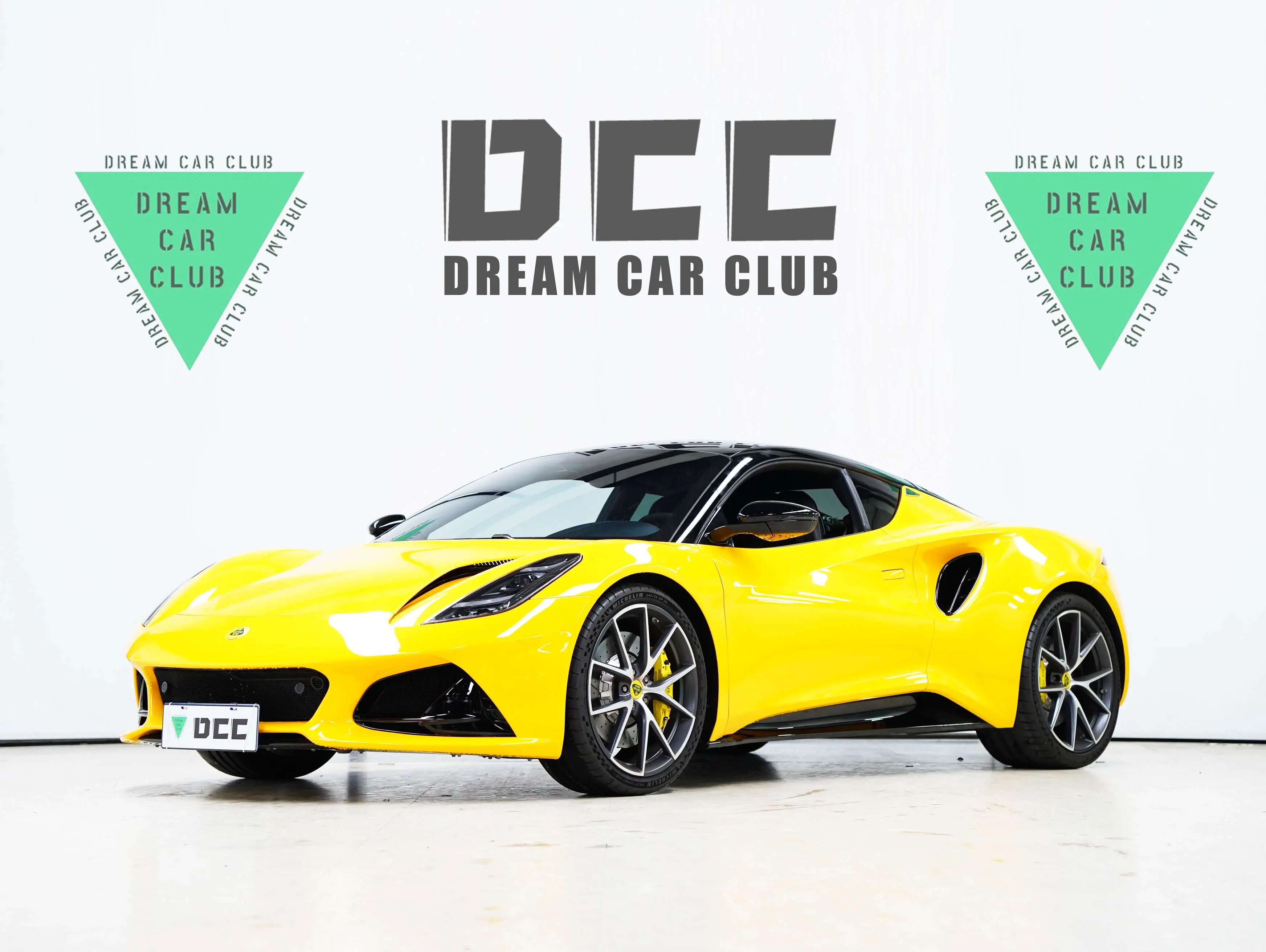 Lotus Emira  из Китая