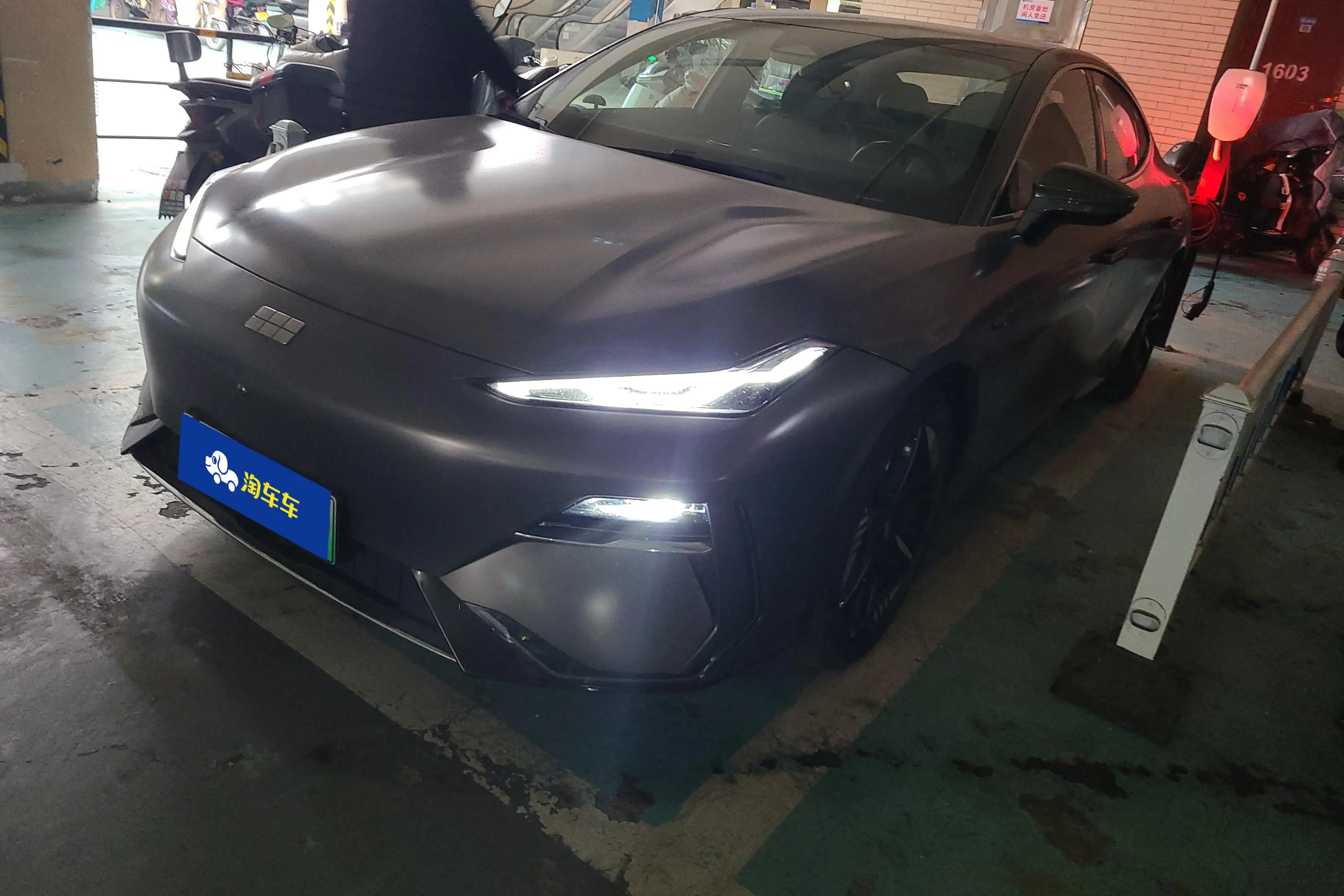 Geely Galaxy E8  из Китая