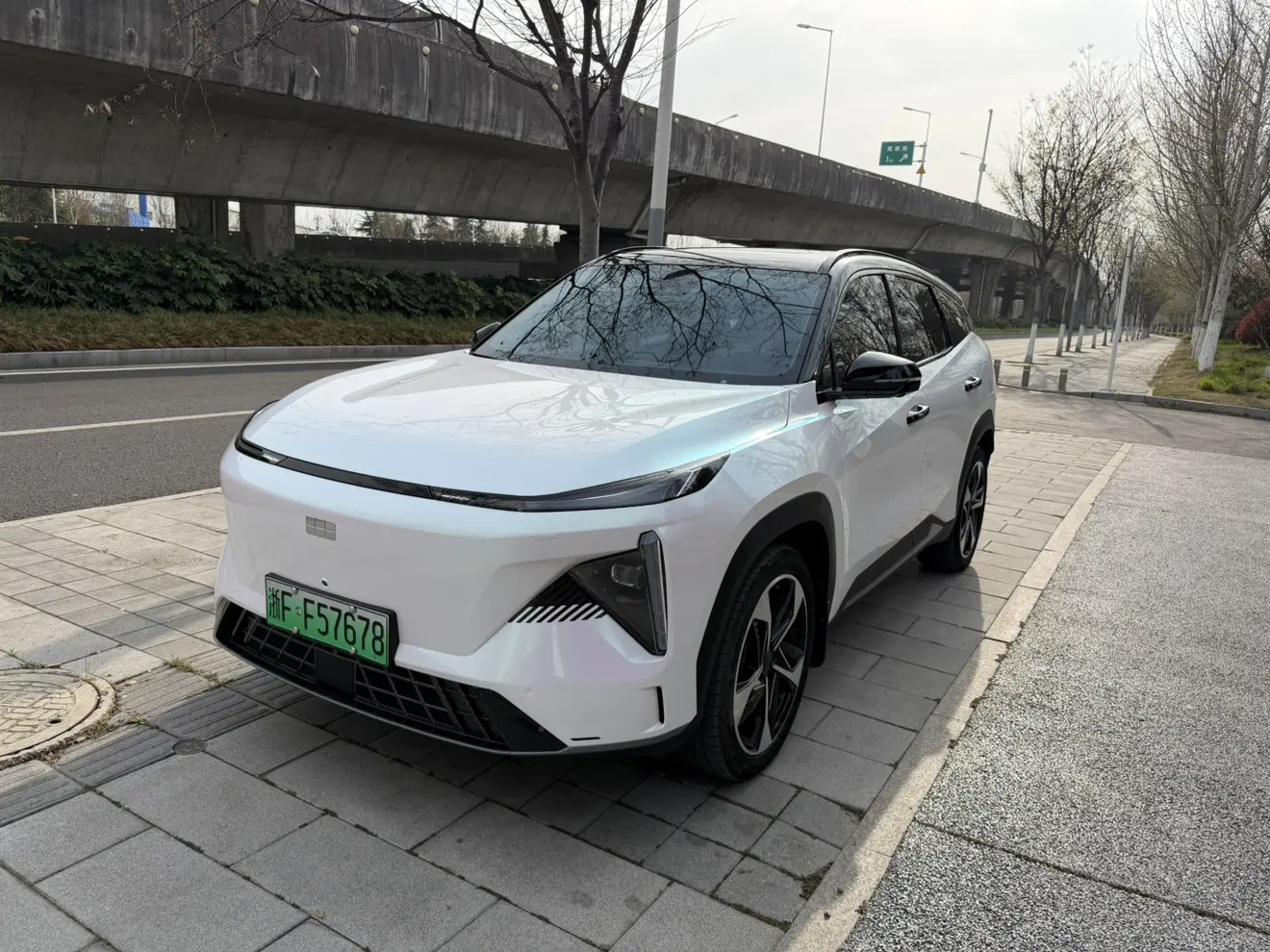 Geely Galaxy L7