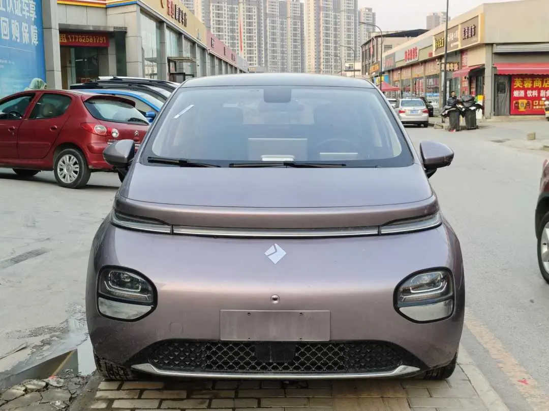 Baojun Clouds  из Китая