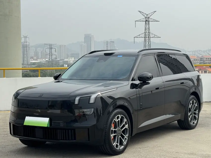Lynk & Co 900
