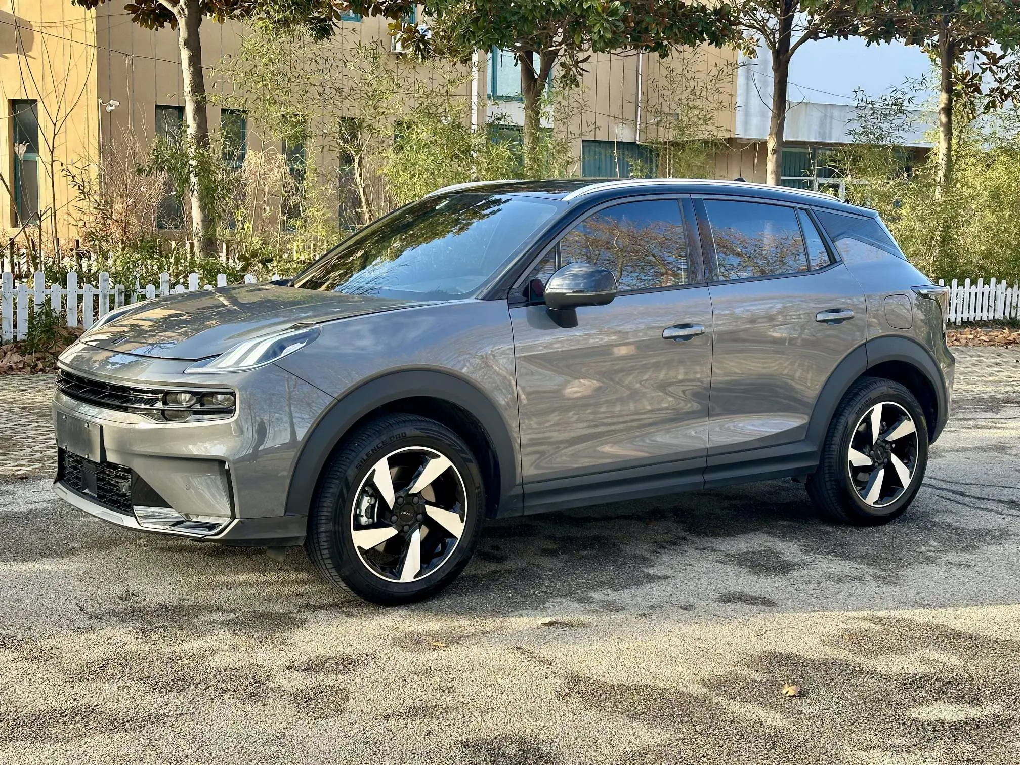 Lynk & Co 06