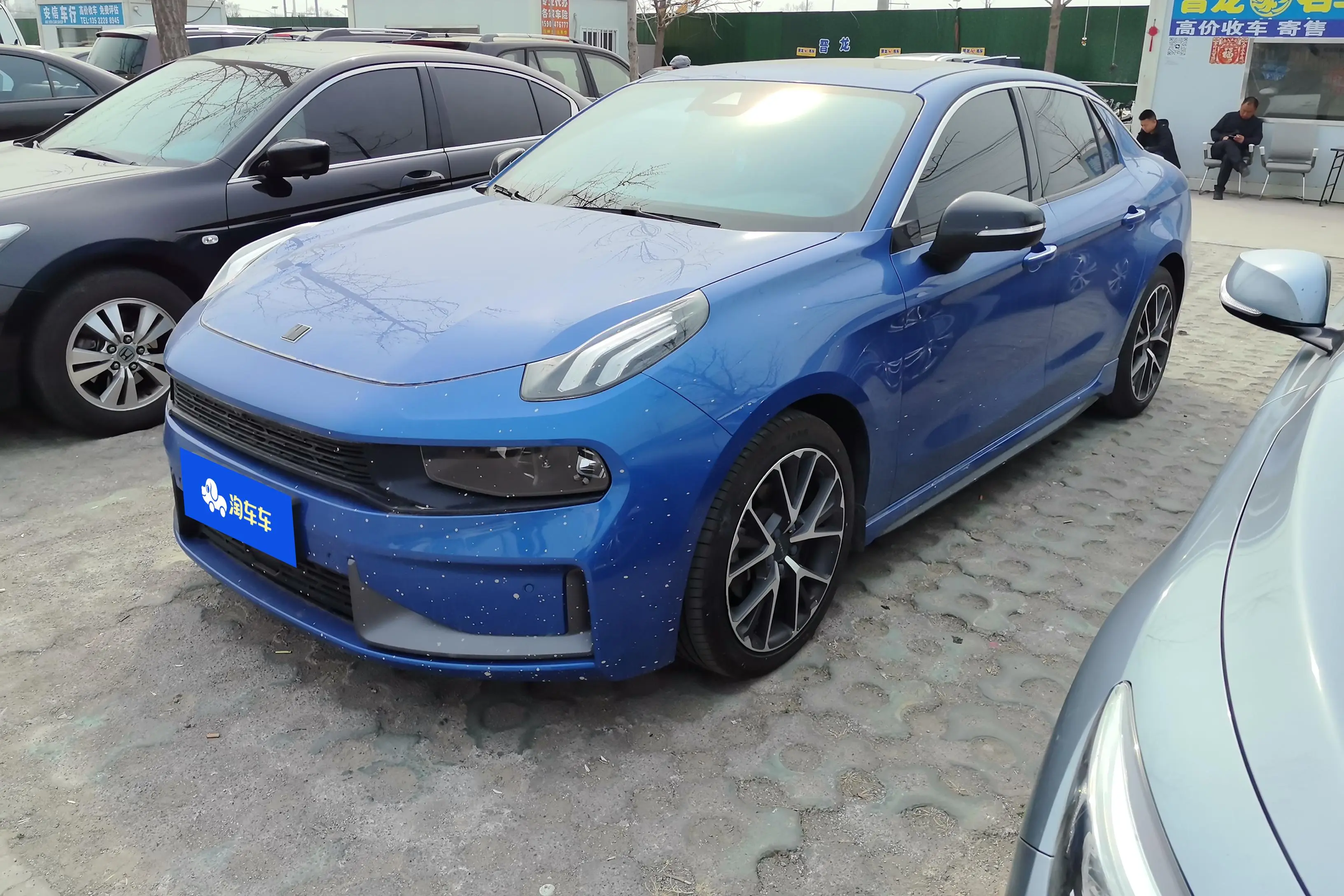Lynk & Co 03