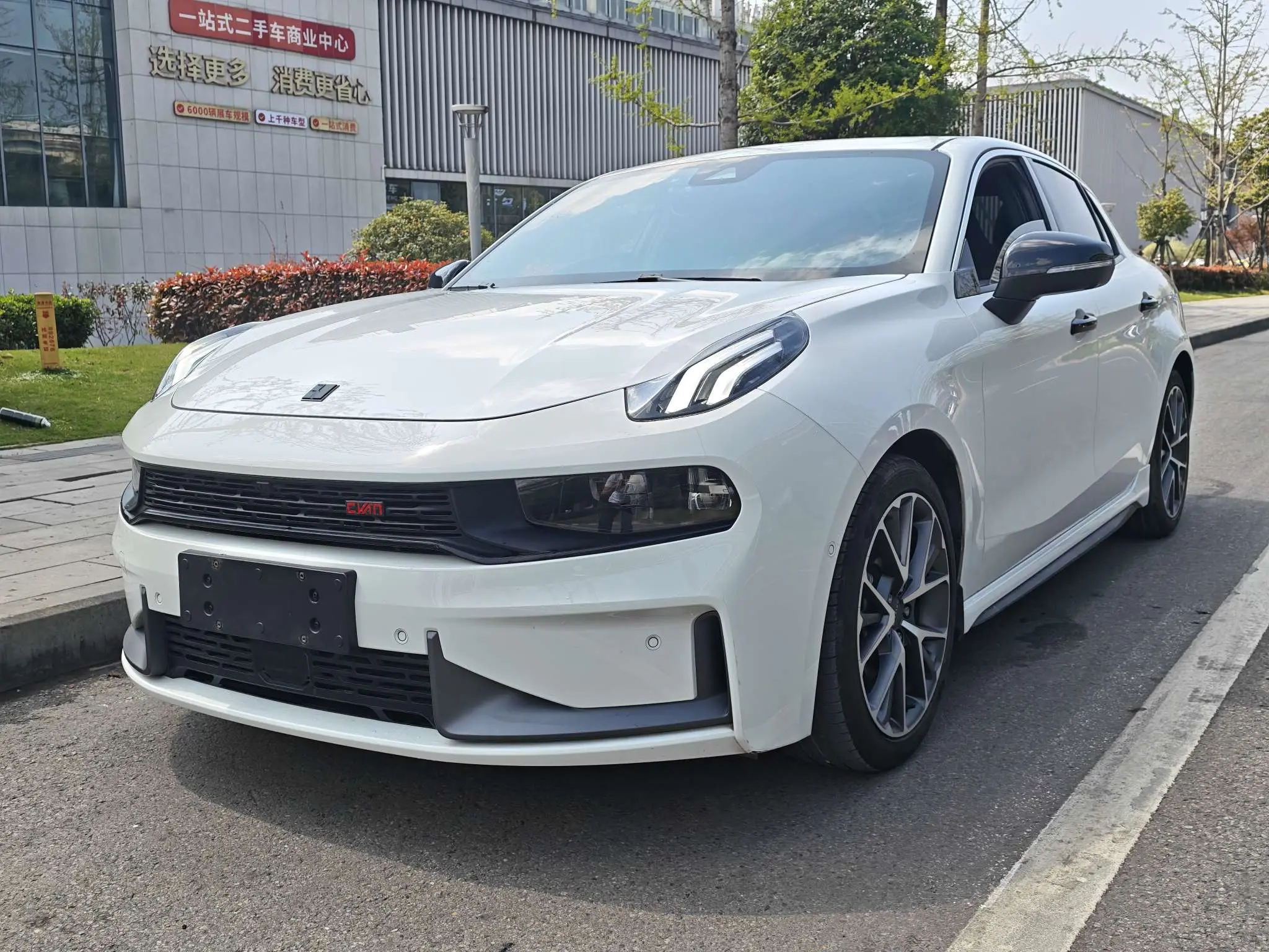 Lynk & Co 03