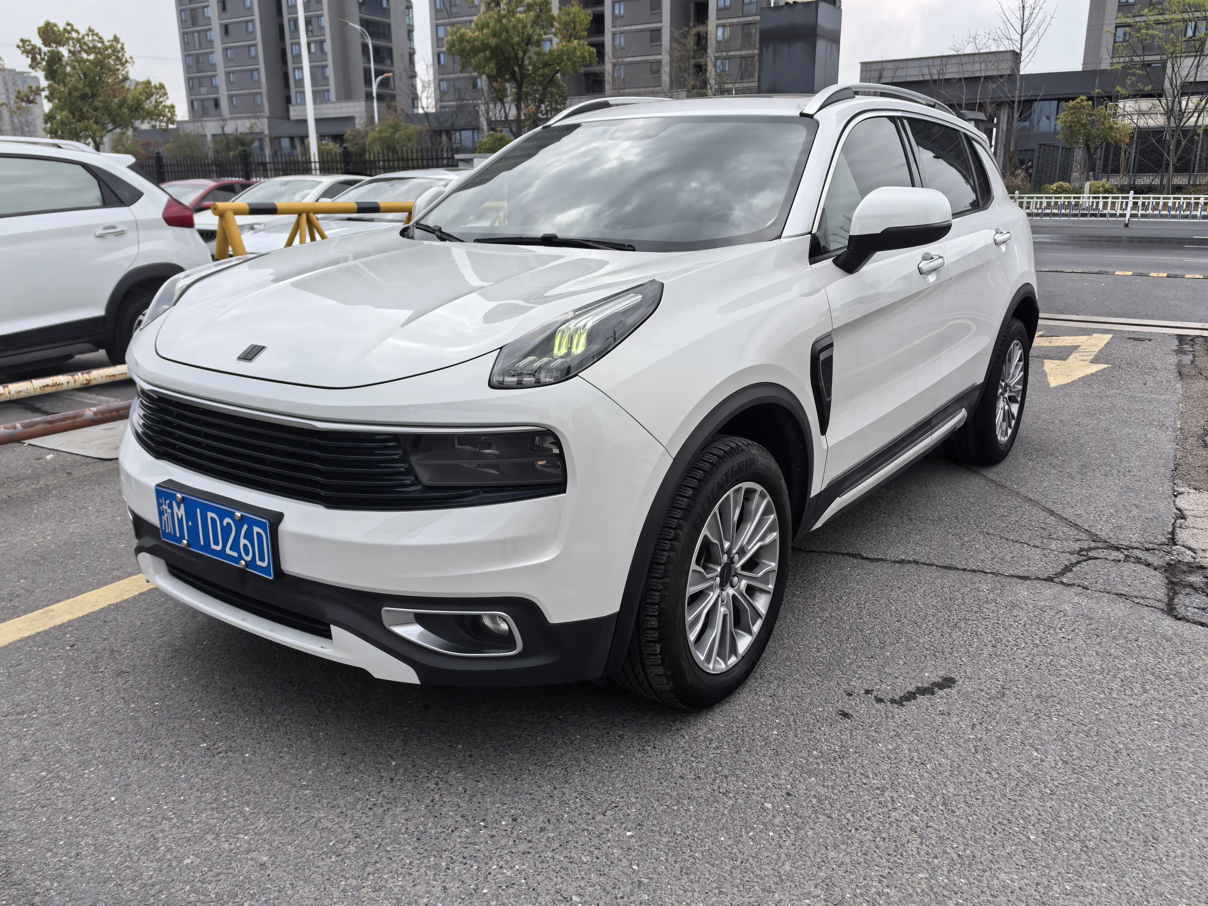 Lynk & Co 01