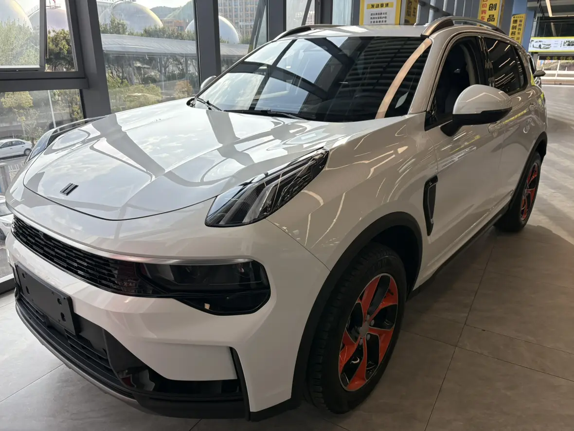 Lynk & Co 01