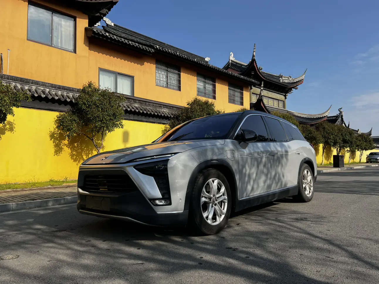 NIO ES8