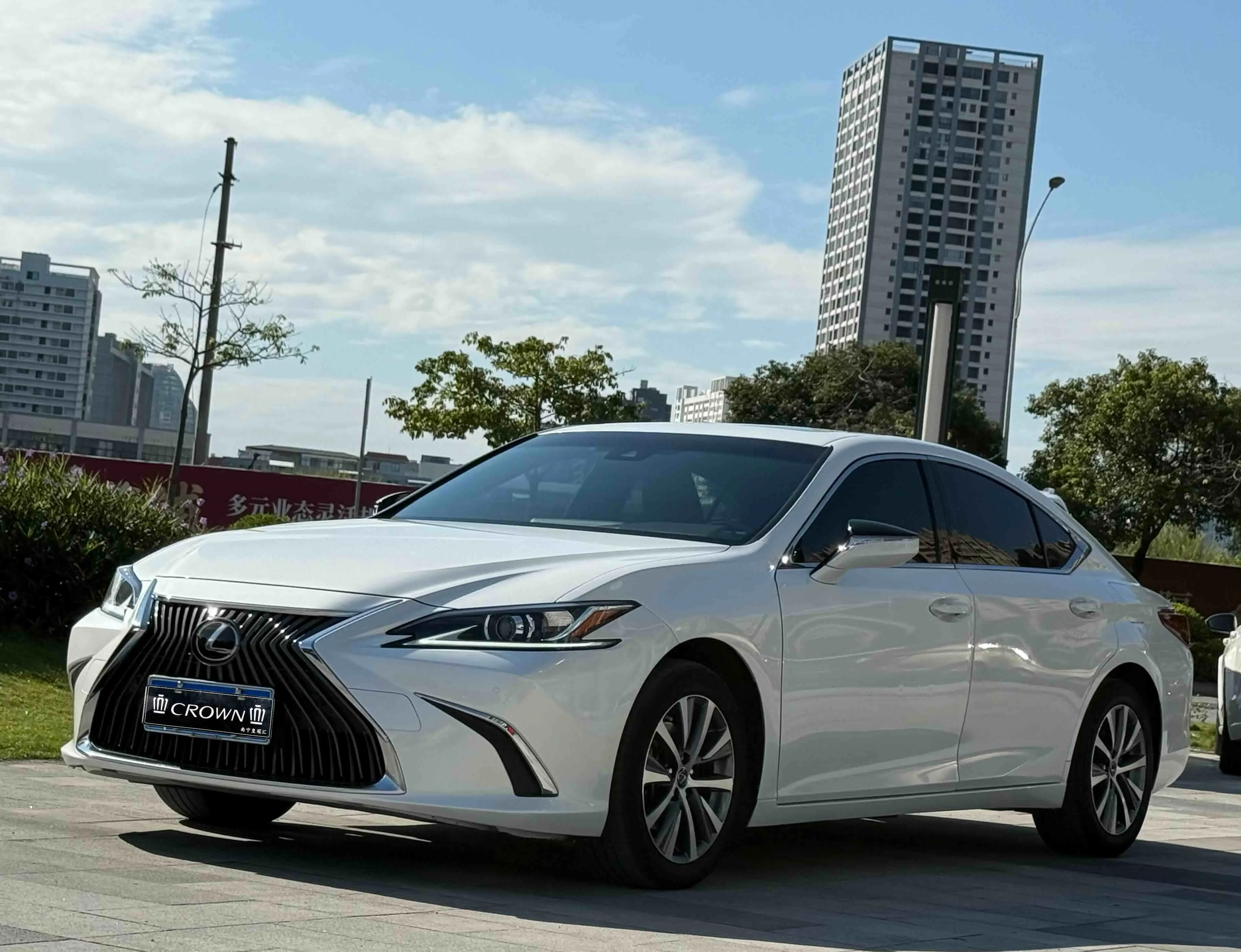 Lexus ES