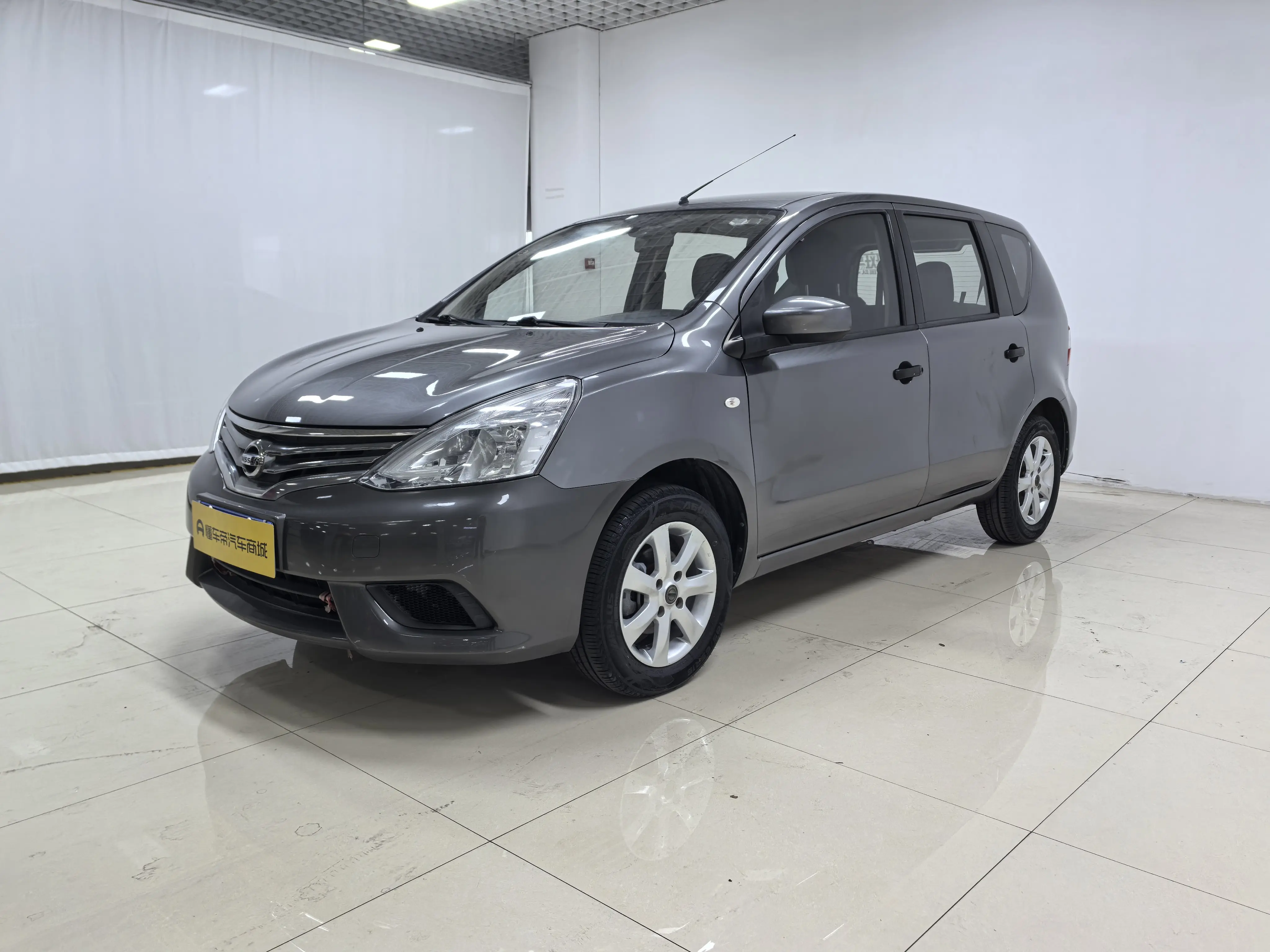 Nissan Li Wei  из Китая