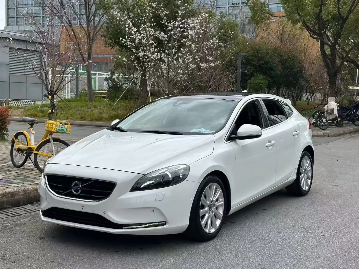 Volvo V40  из Китая
