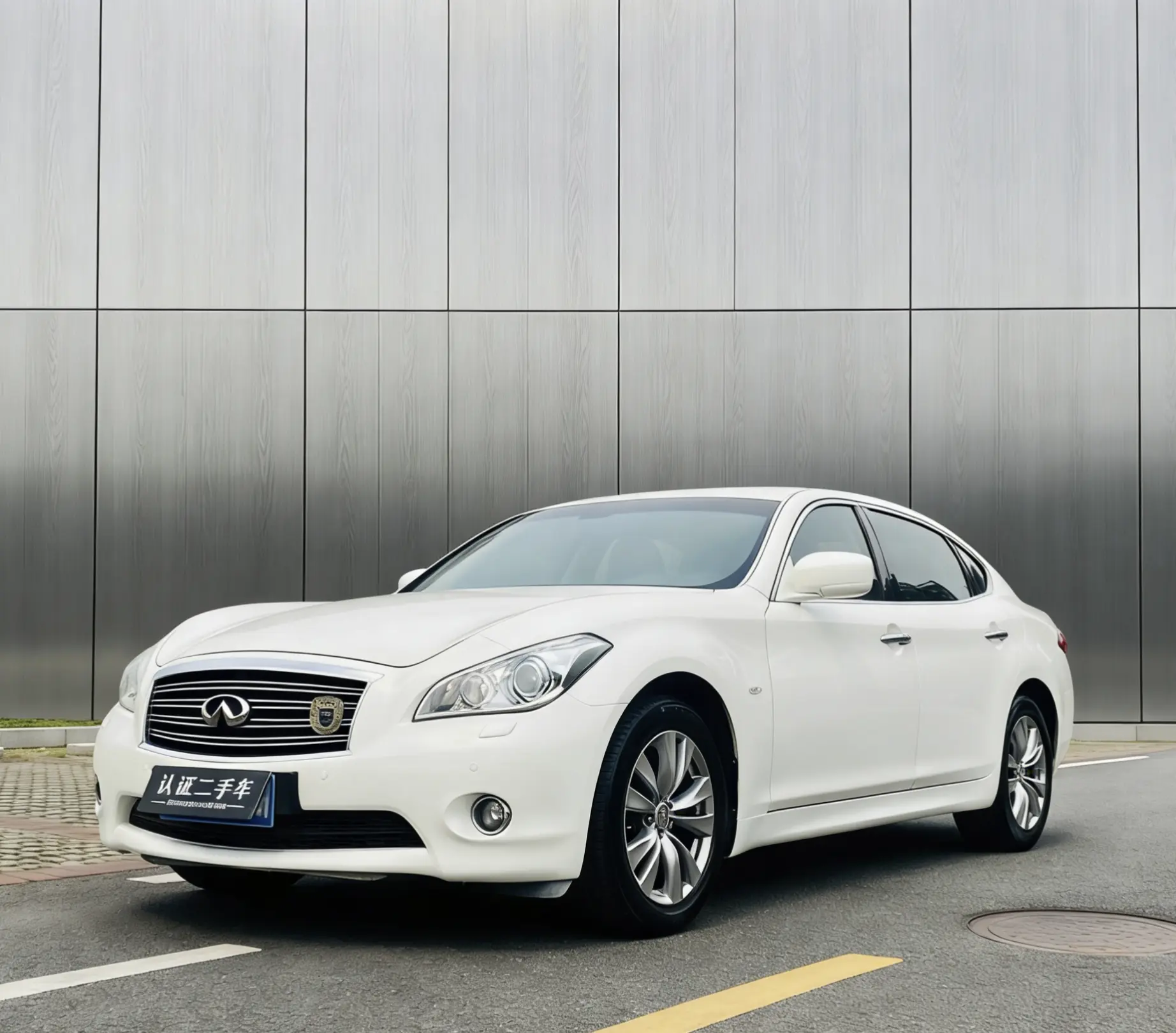 Infiniti Q70