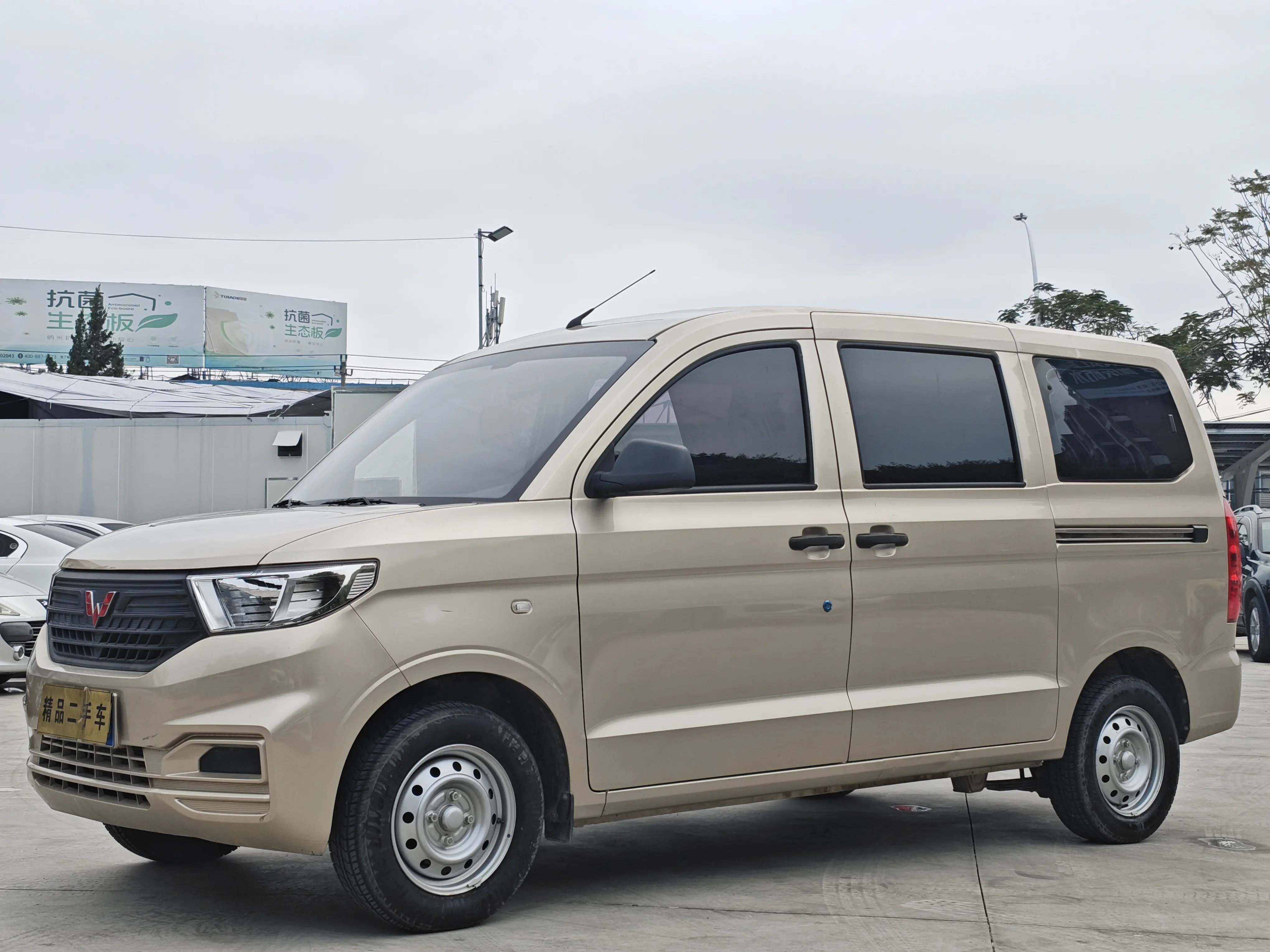Wuling Hongguang V  из Китая