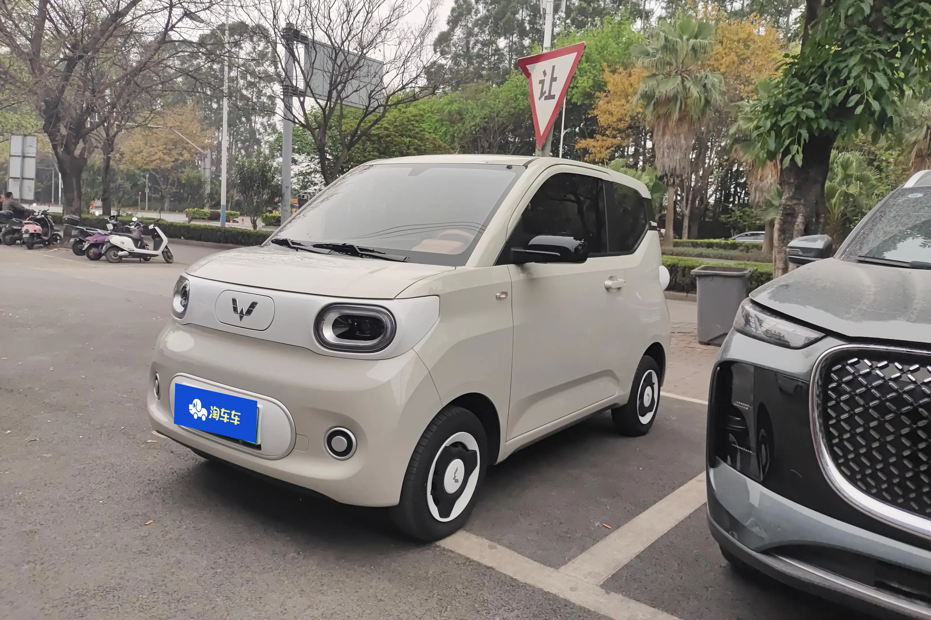 Wuling Hongguang MINIEV  из Китая
