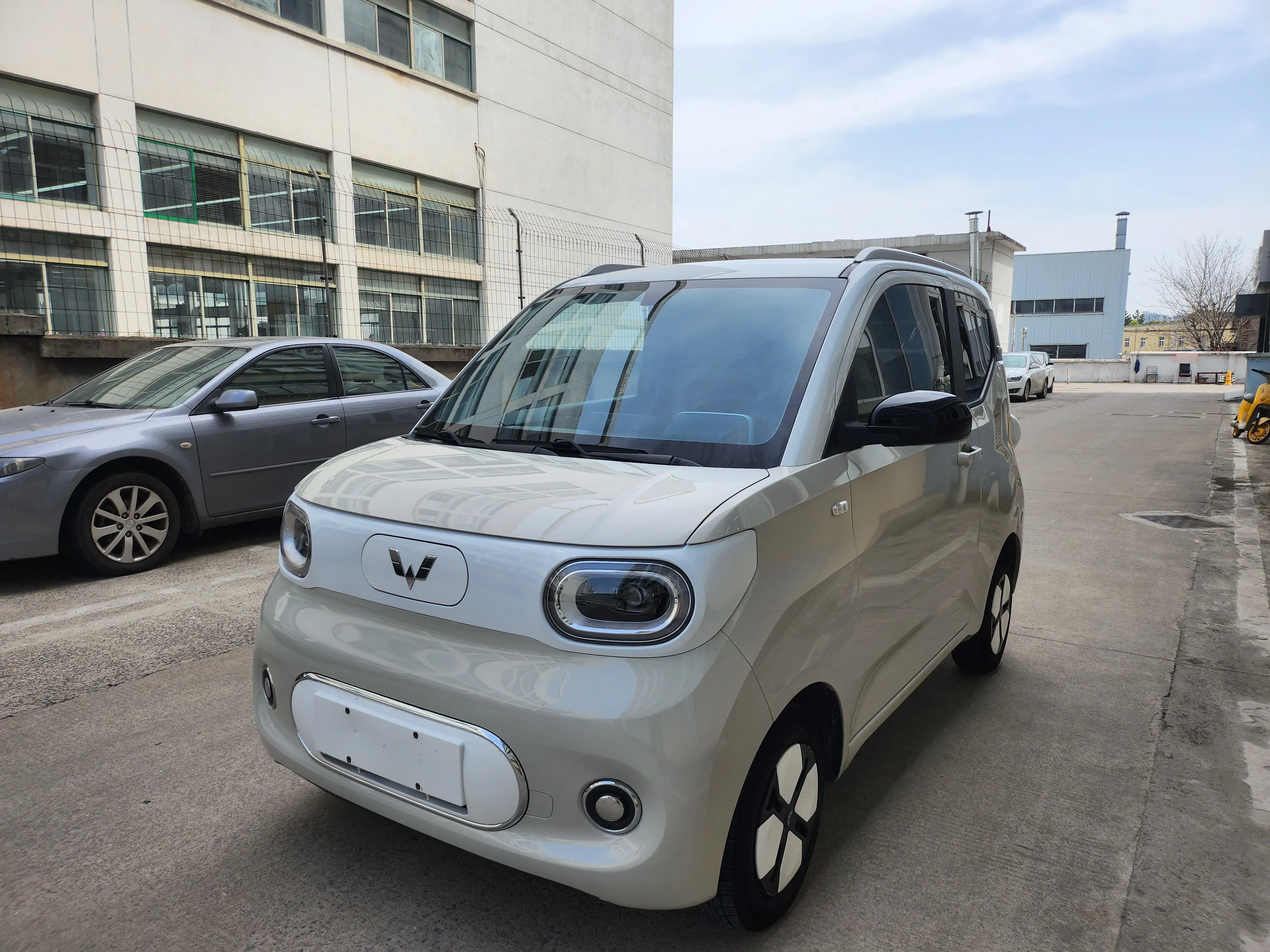 Wuling Hongguang MINIEV  из Китая