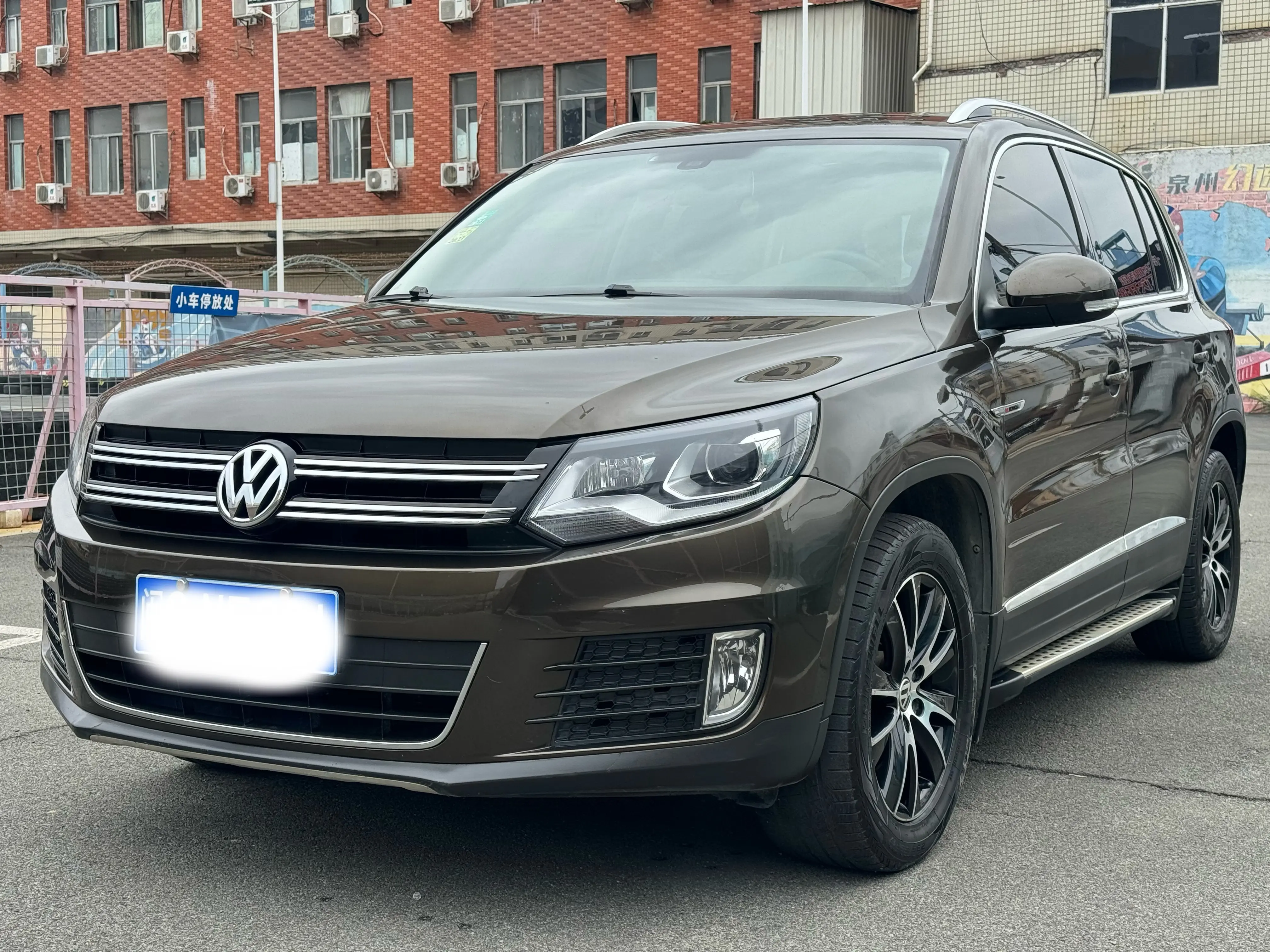 Volkswagen Tiguan (Tharu)