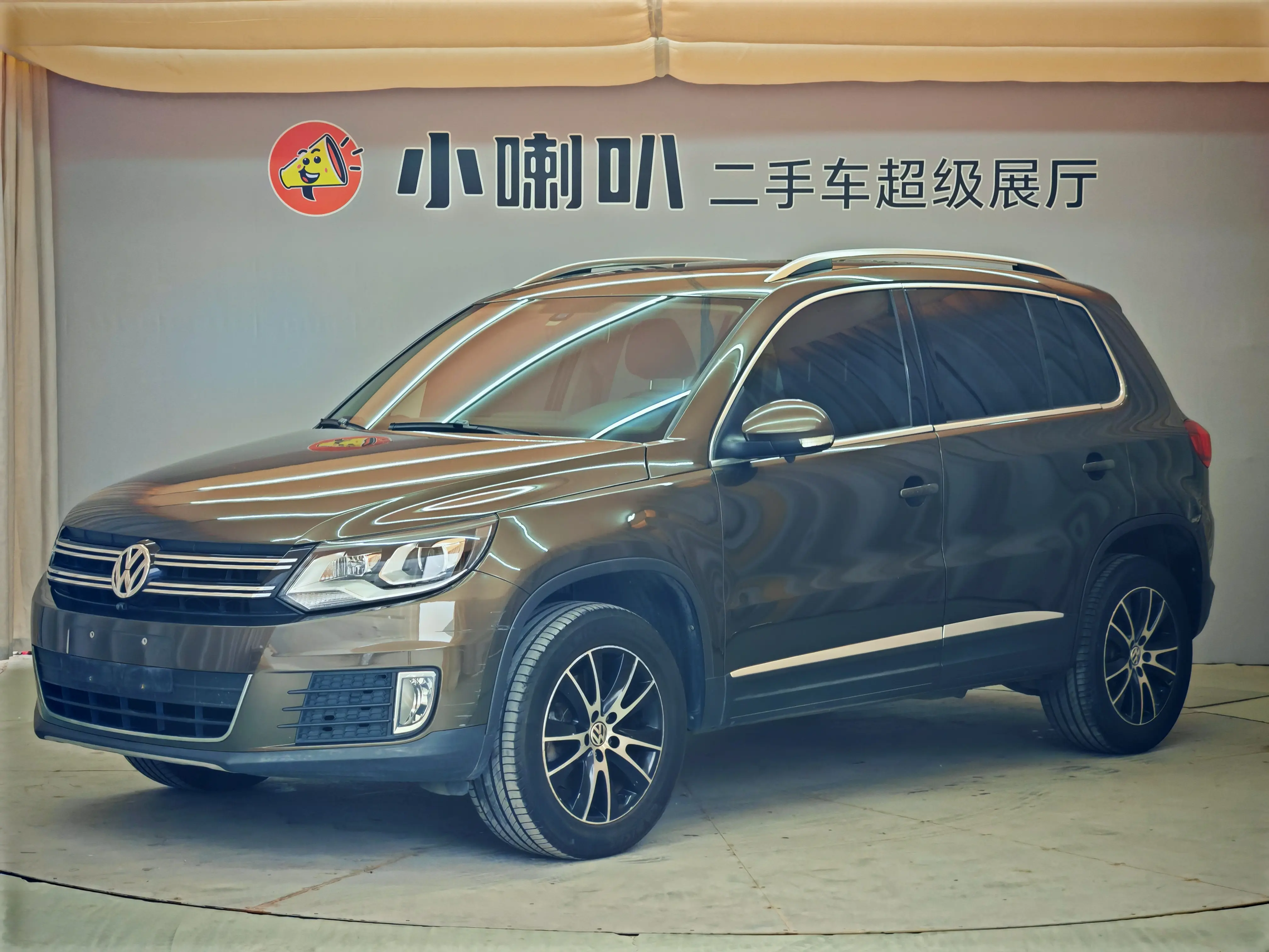 Volkswagen Tiguan (Tharu)