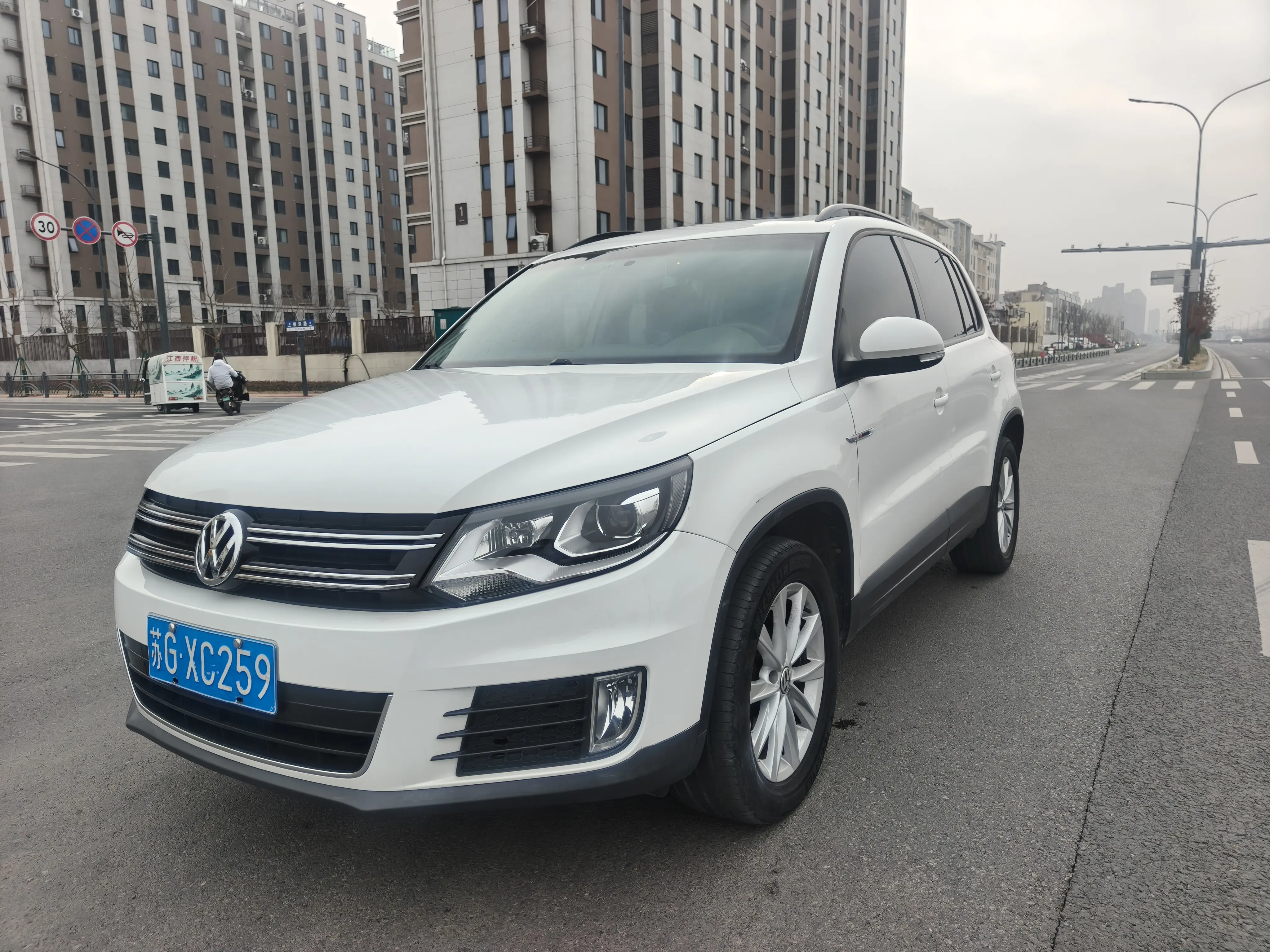 Volkswagen Tiguan (Tharu)