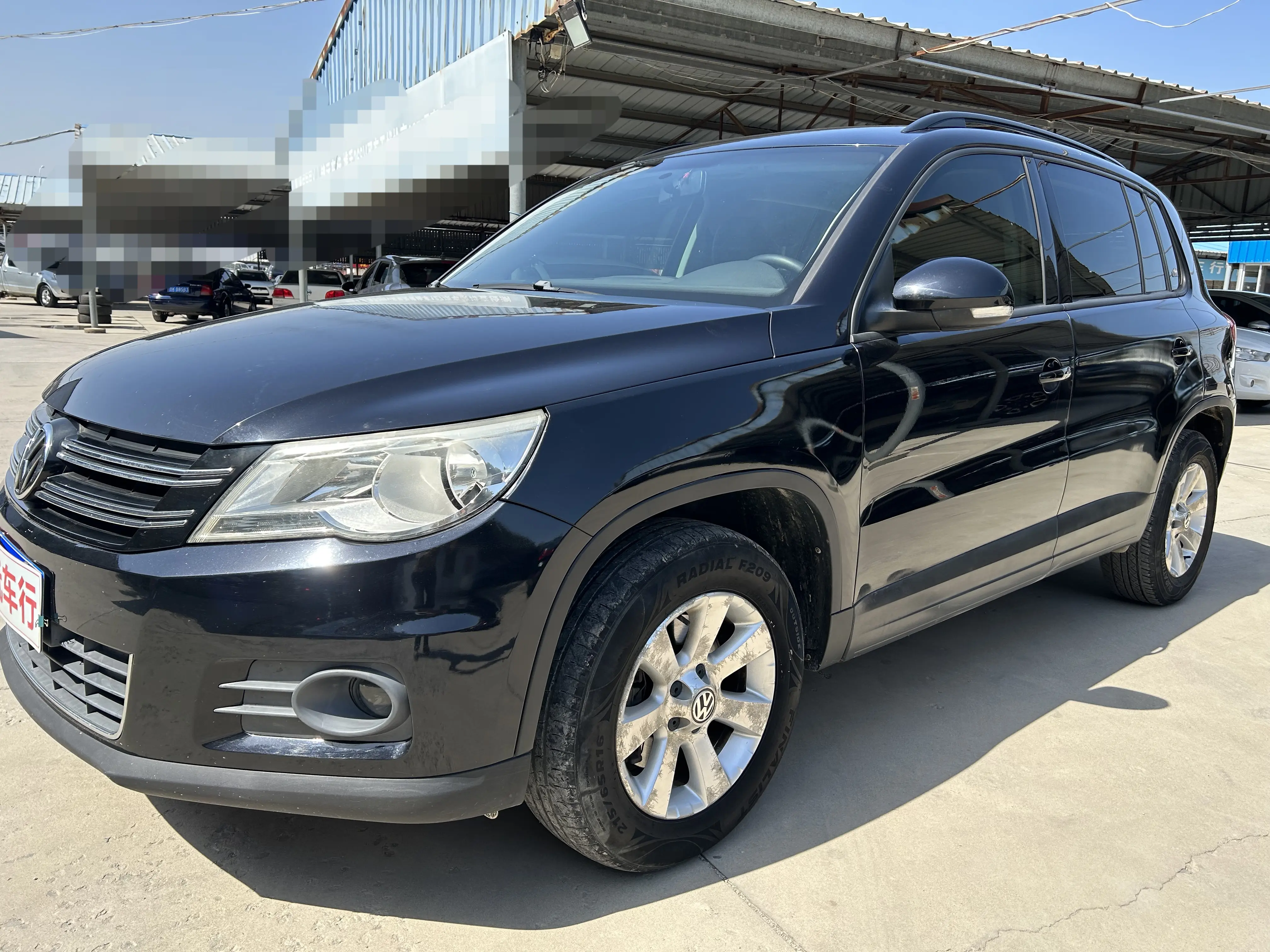 Volkswagen Tiguan (Tharu)