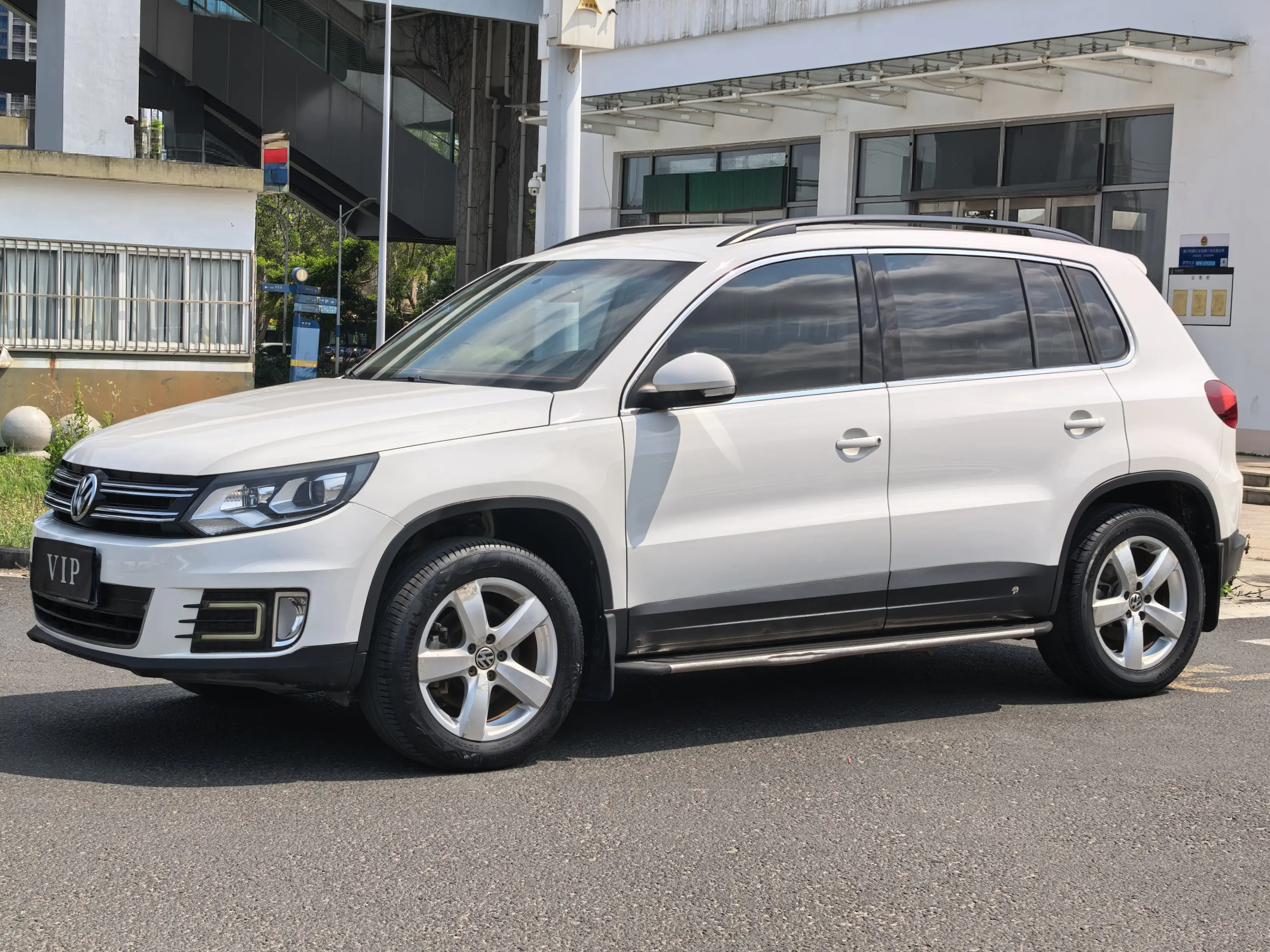 Volkswagen Tiguan (Tharu)