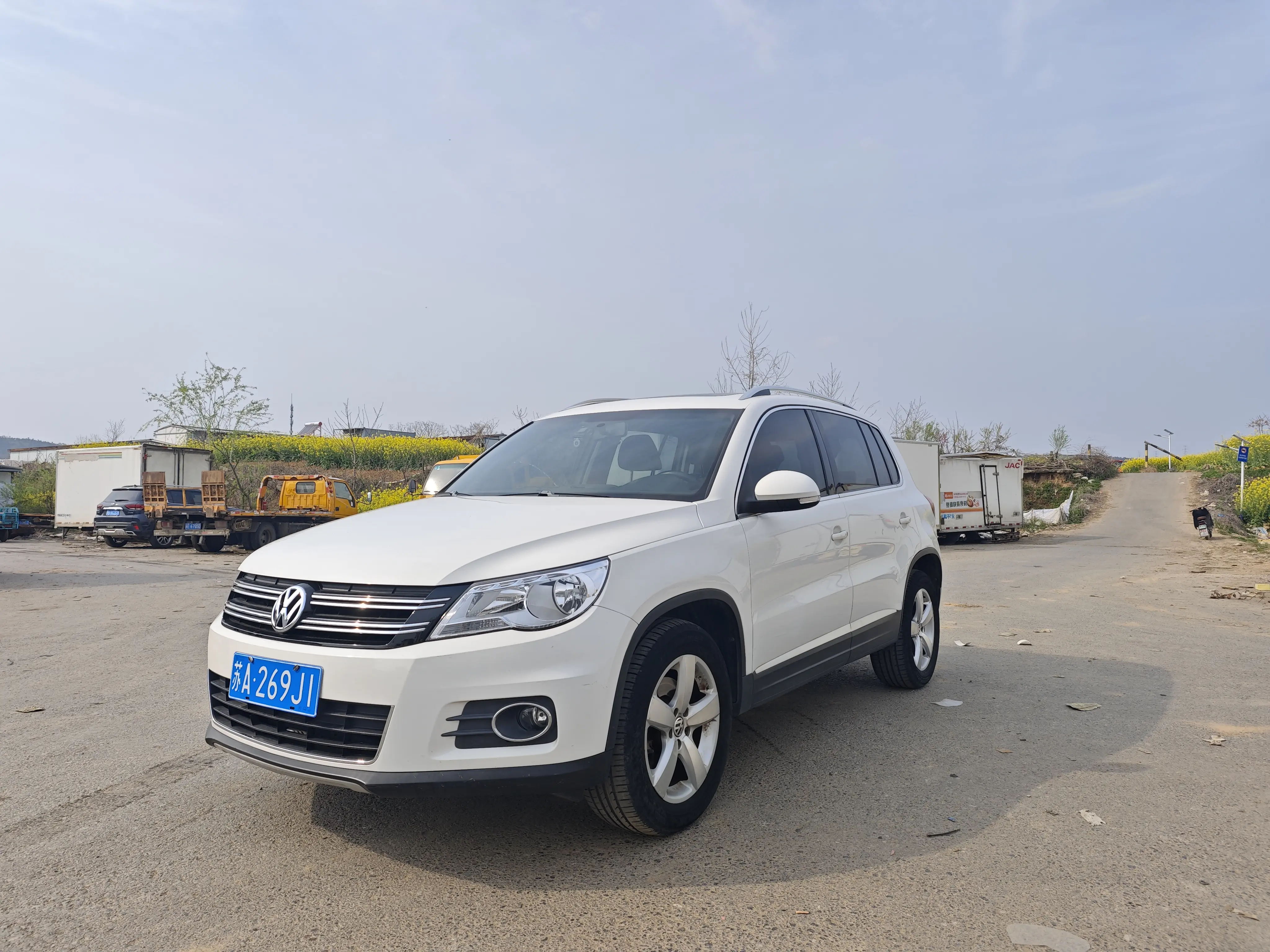Volkswagen Tiguan (Tharu)