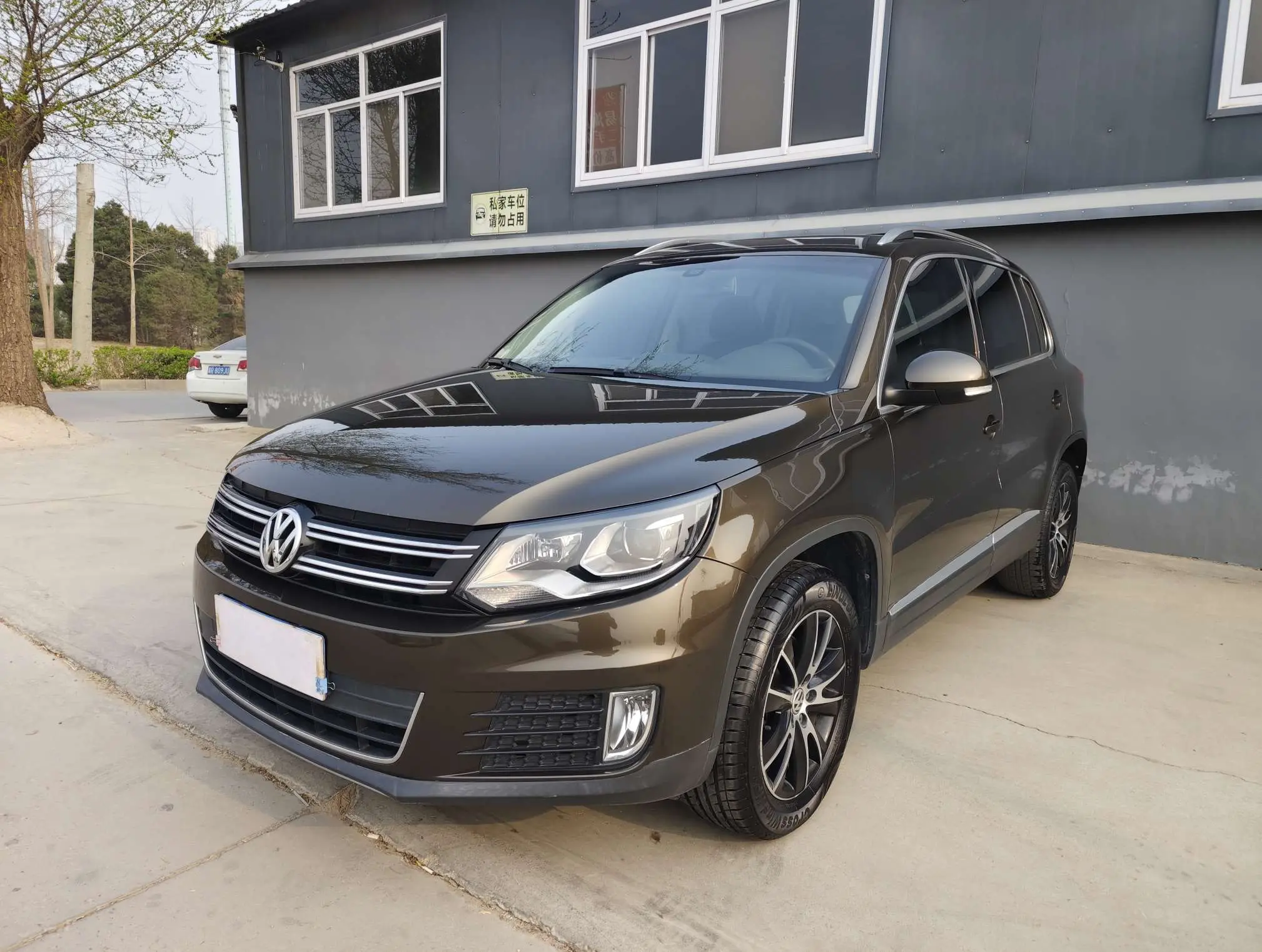 Volkswagen Tiguan (Tharu)