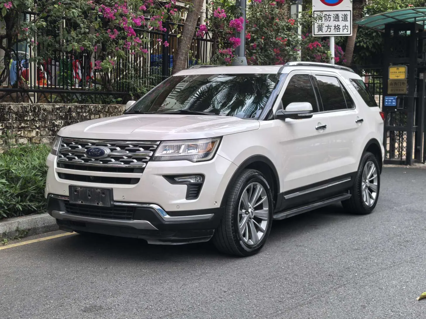 Ford Explorer  из Китая