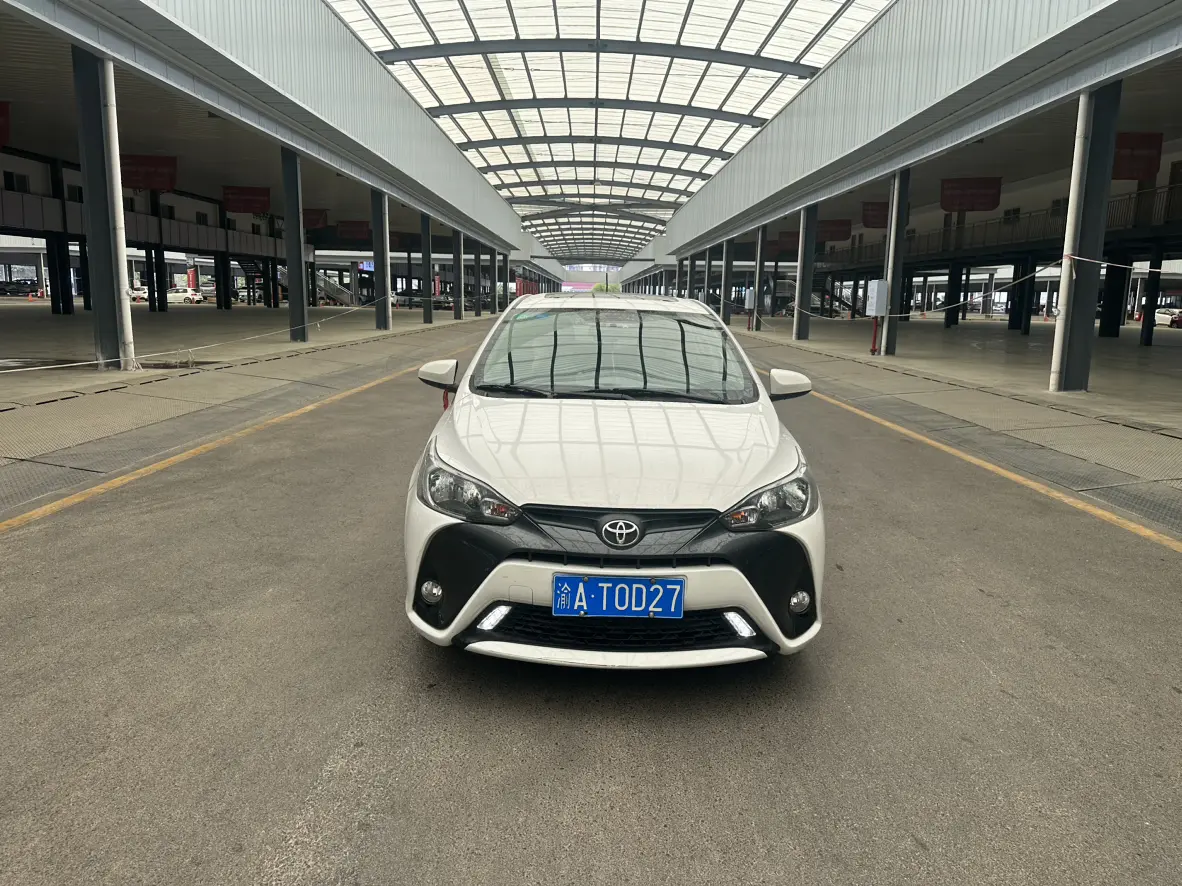 Toyota Yaris L  из Китая