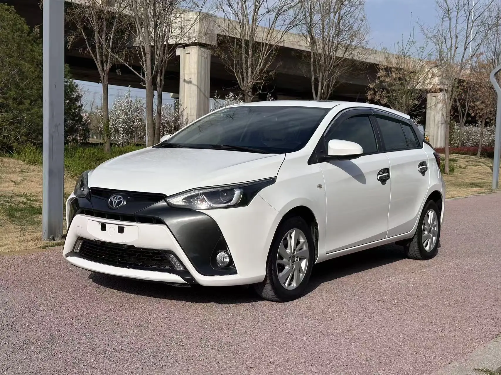 Toyota Yaris L  из Китая