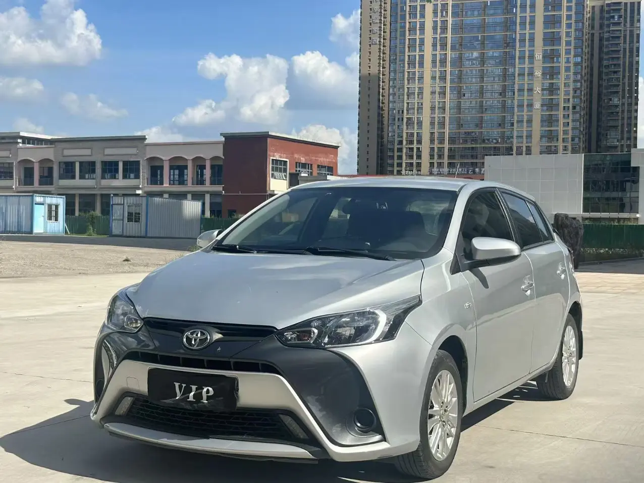 Toyota Yaris L  из Китая