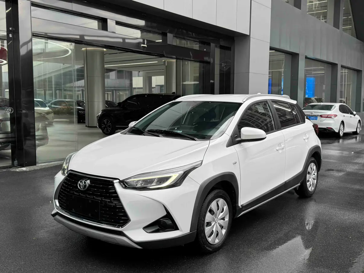 Toyota Yaris L  из Китая
