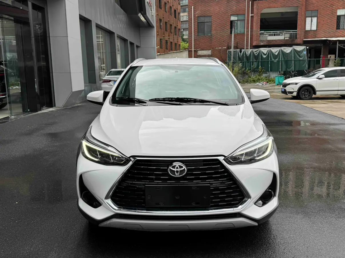 Toyota Yaris L  из Китая